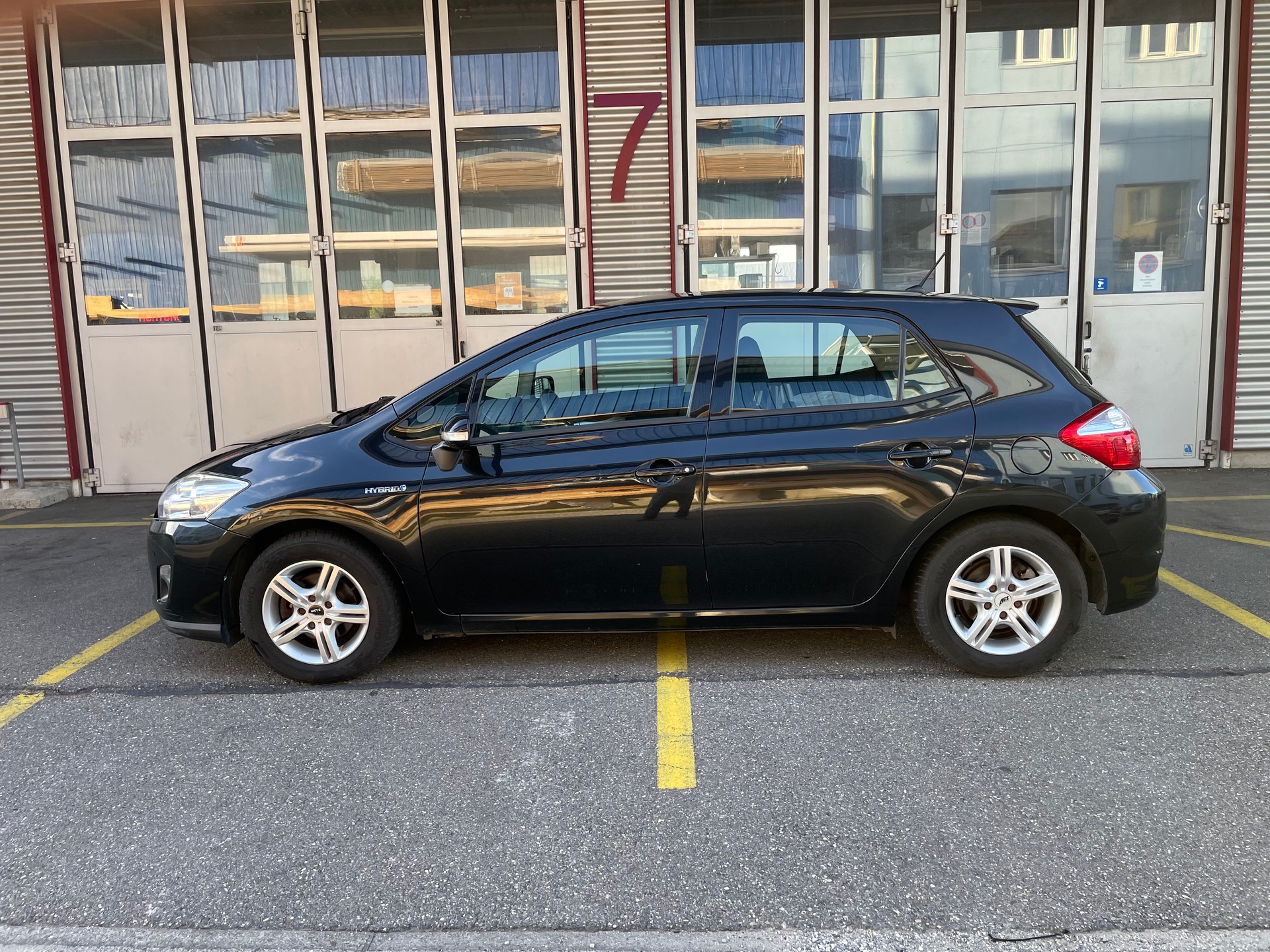 TOYOTA Auris 1.8 16V HSD Linea Sol-image-3