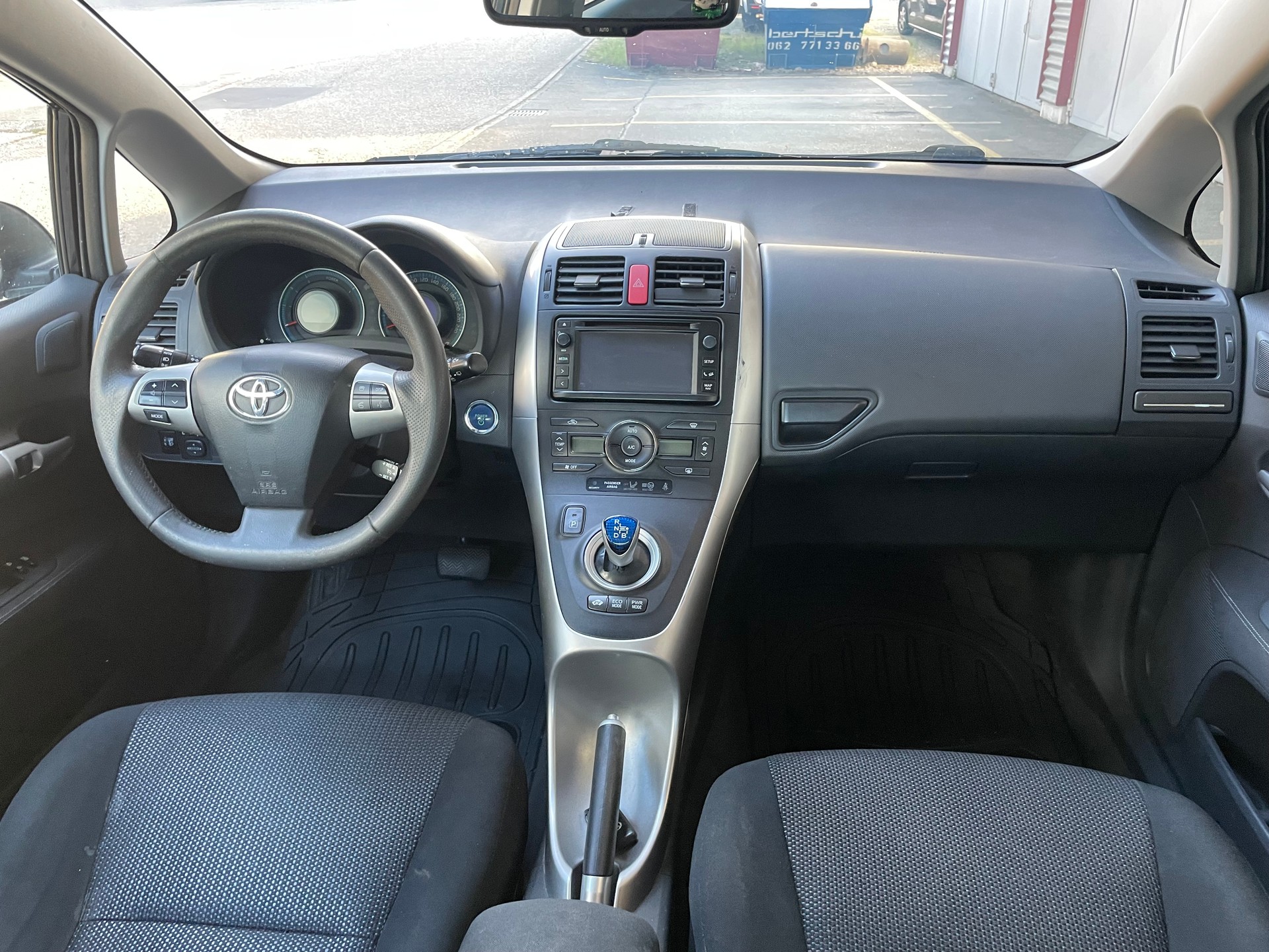 TOYOTA Auris 1.8 16V HSD Linea Sol-image-9