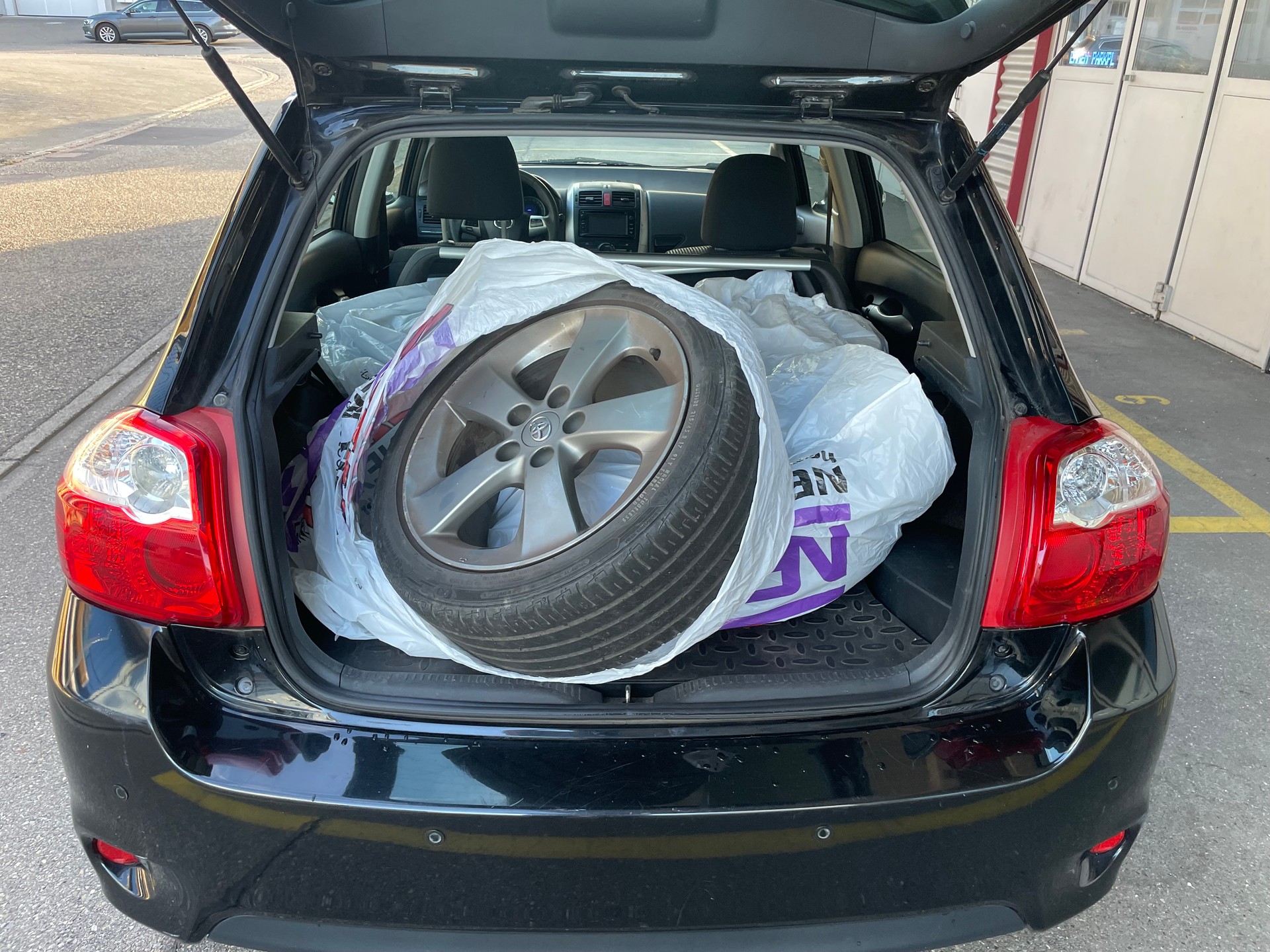 TOYOTA Auris 1.8 16V HSD Linea Sol-image-13