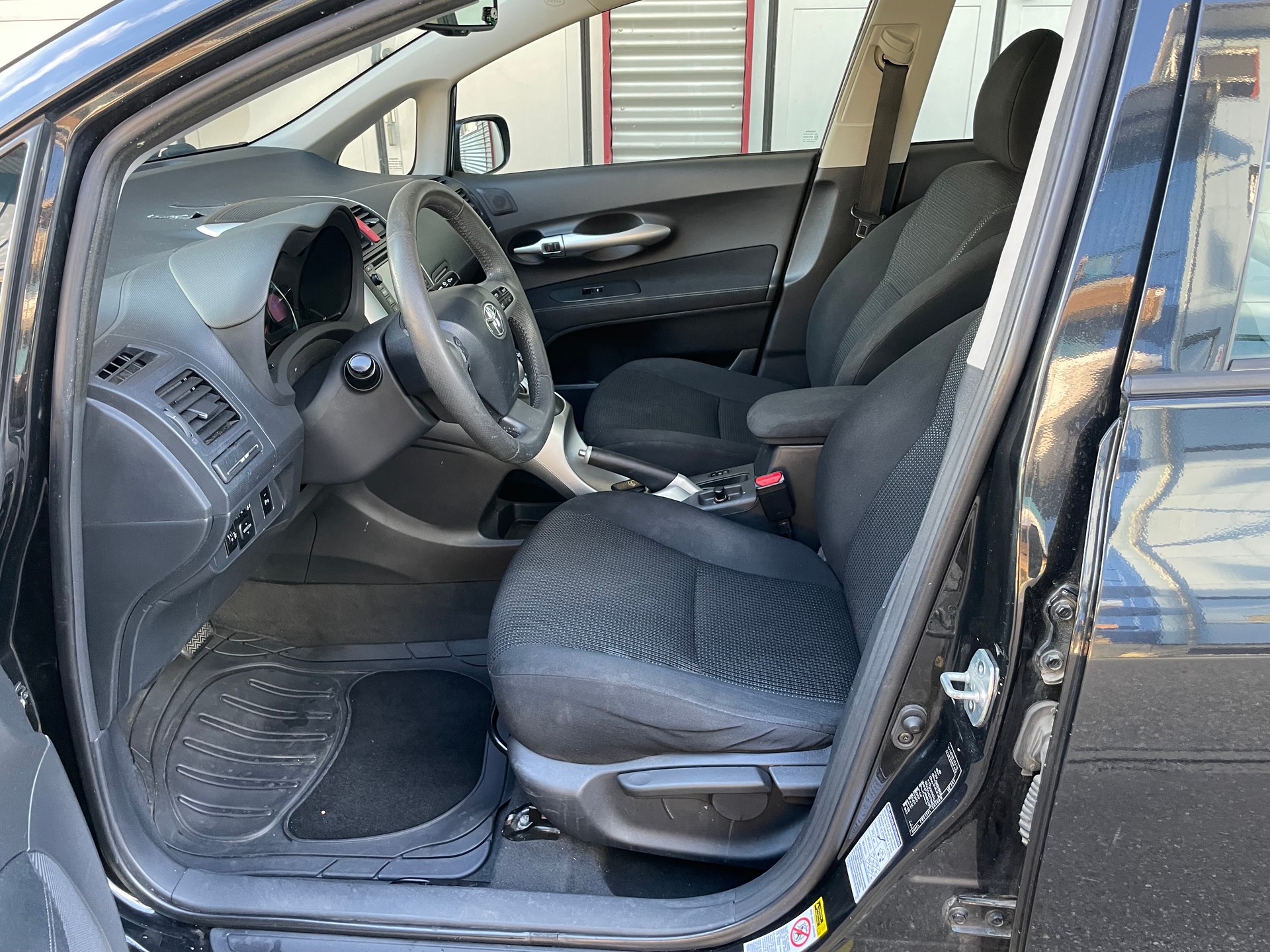TOYOTA Auris 1.8 16V HSD Linea Sol-image-11