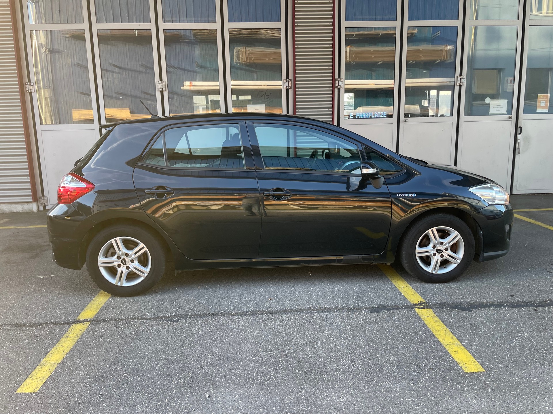 TOYOTA Auris 1.8 16V HSD Linea Sol-image-4