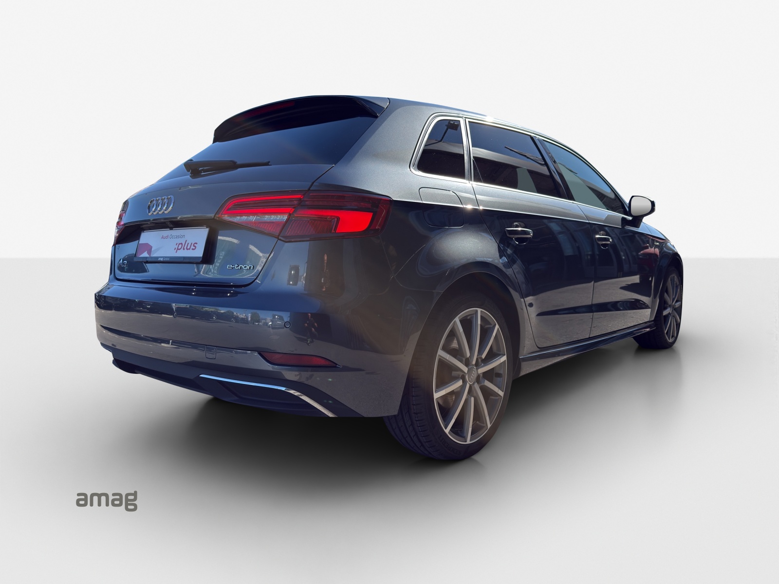 AUDI A3 Sportback 1.4 e-tron Sport S-tronic-image-5