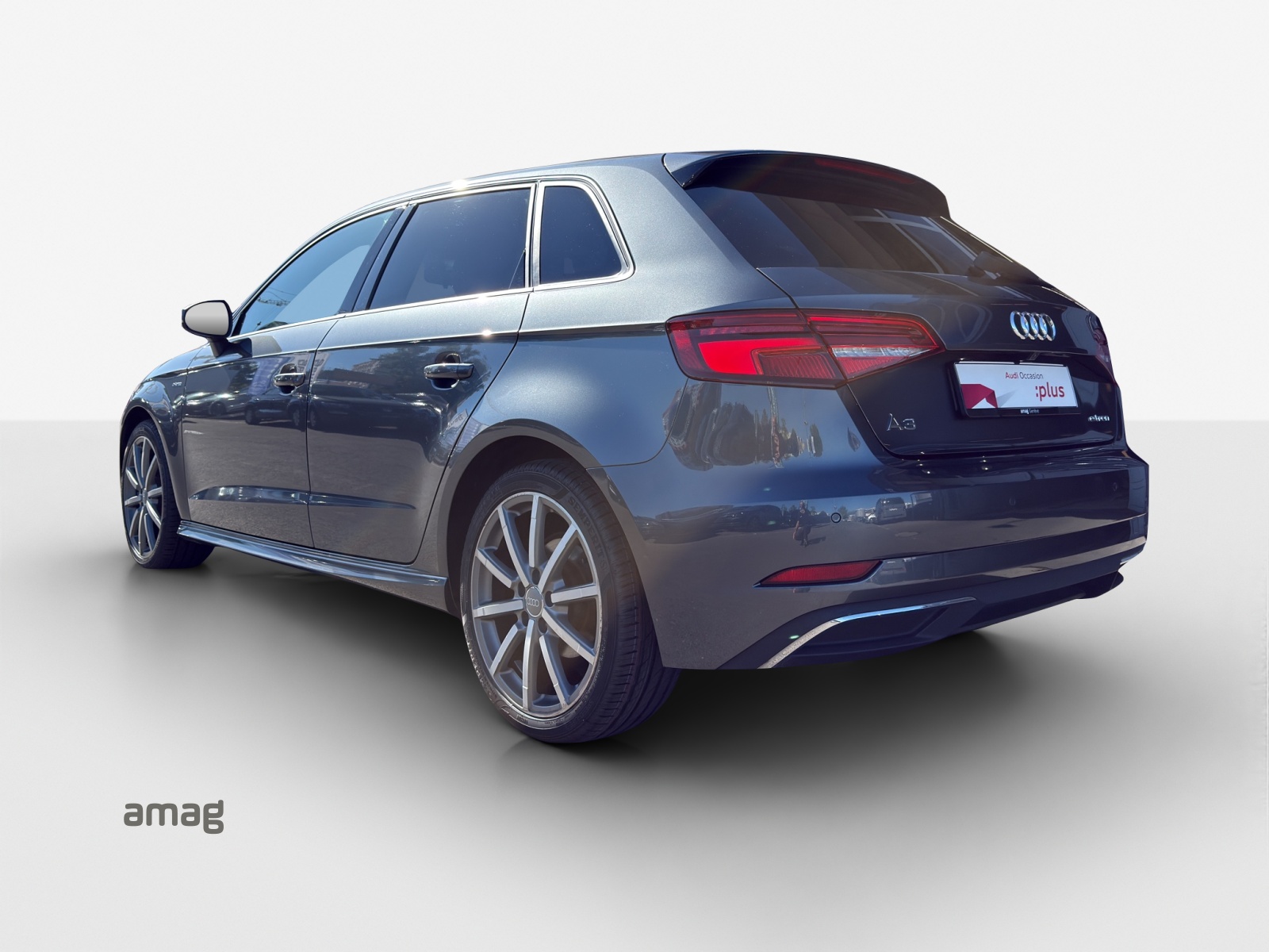 AUDI A3 Sportback 1.4 e-tron Sport S-tronic-image-2