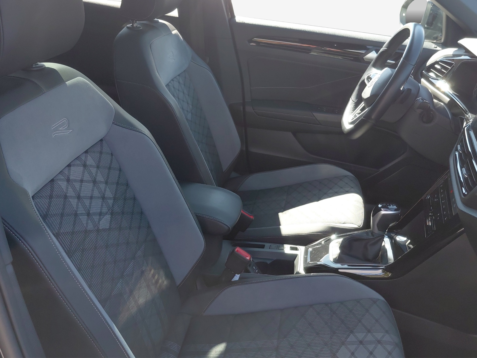 VW T-Roc 1.5 TSI EVO R-Line DSG-image-15
