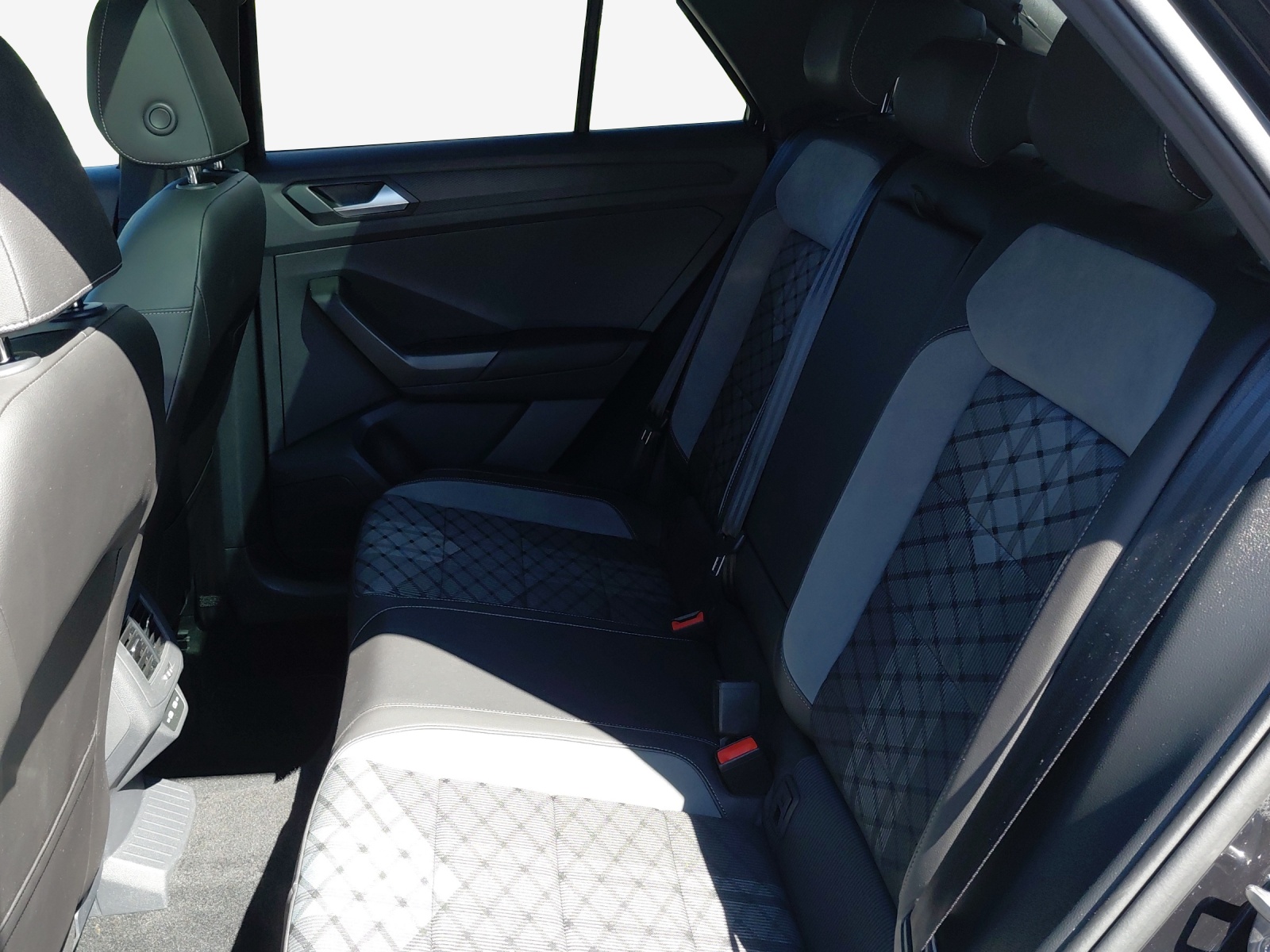 VW T-Roc 1.5 TSI EVO R-Line DSG-image-11