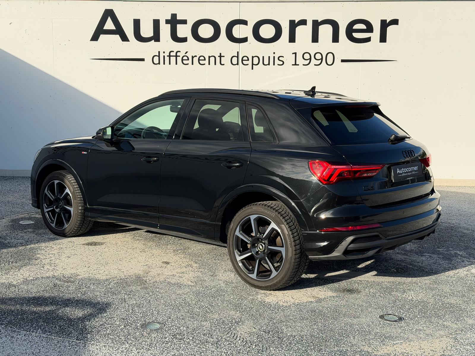 AUDI Q3 40 TFSI S line quattro S-tronic-image-2