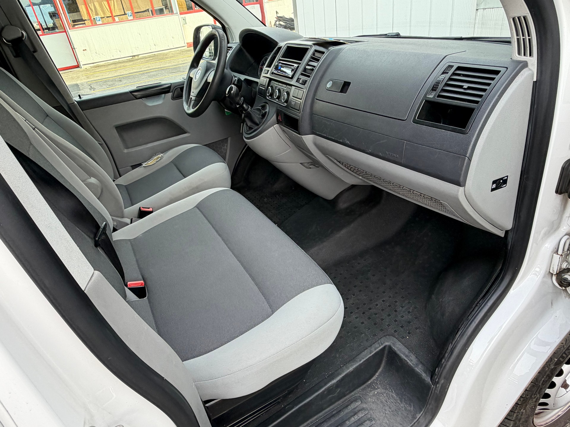 VW T5 2.0 TDI Entry-image-10