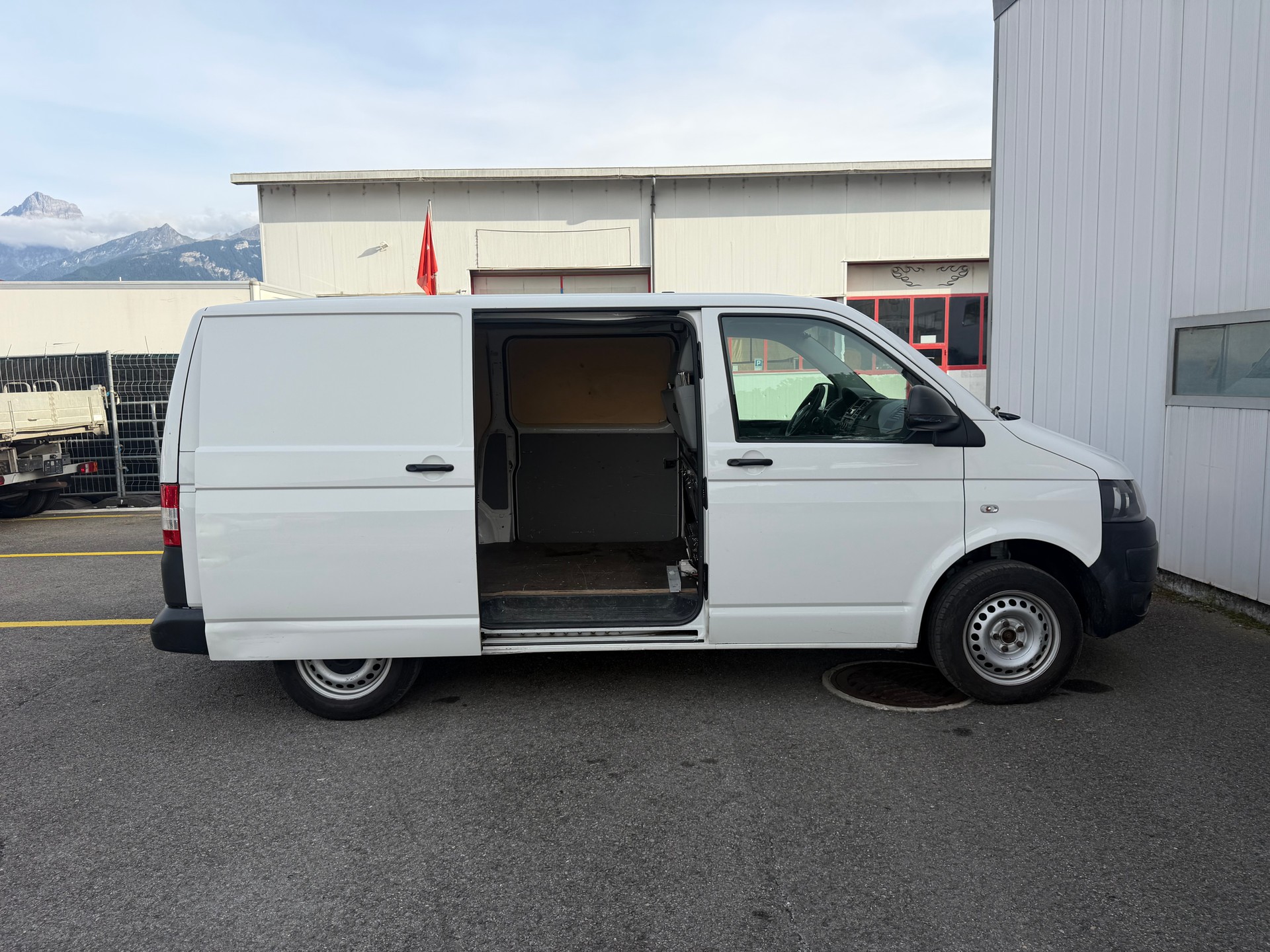VW T5 2.0 TDI Entry-image-9