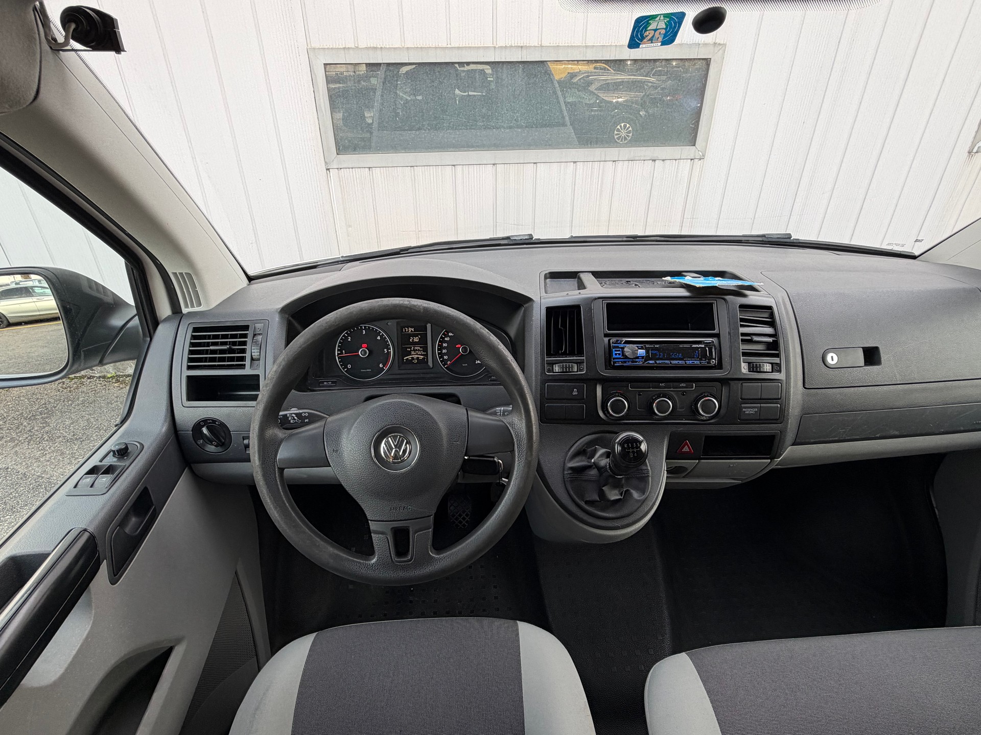 VW T5 2.0 TDI Entry-image-7