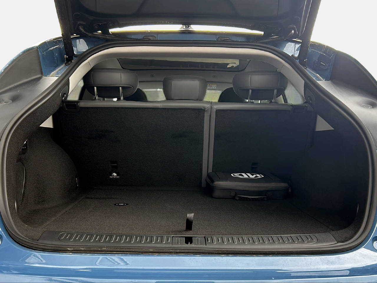 MG IM6 100 kWh Performance 21 4WD-image-12