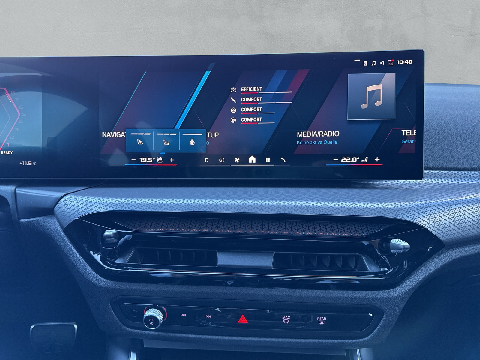 BMW M3 Touring xDrive Competition M-image-18