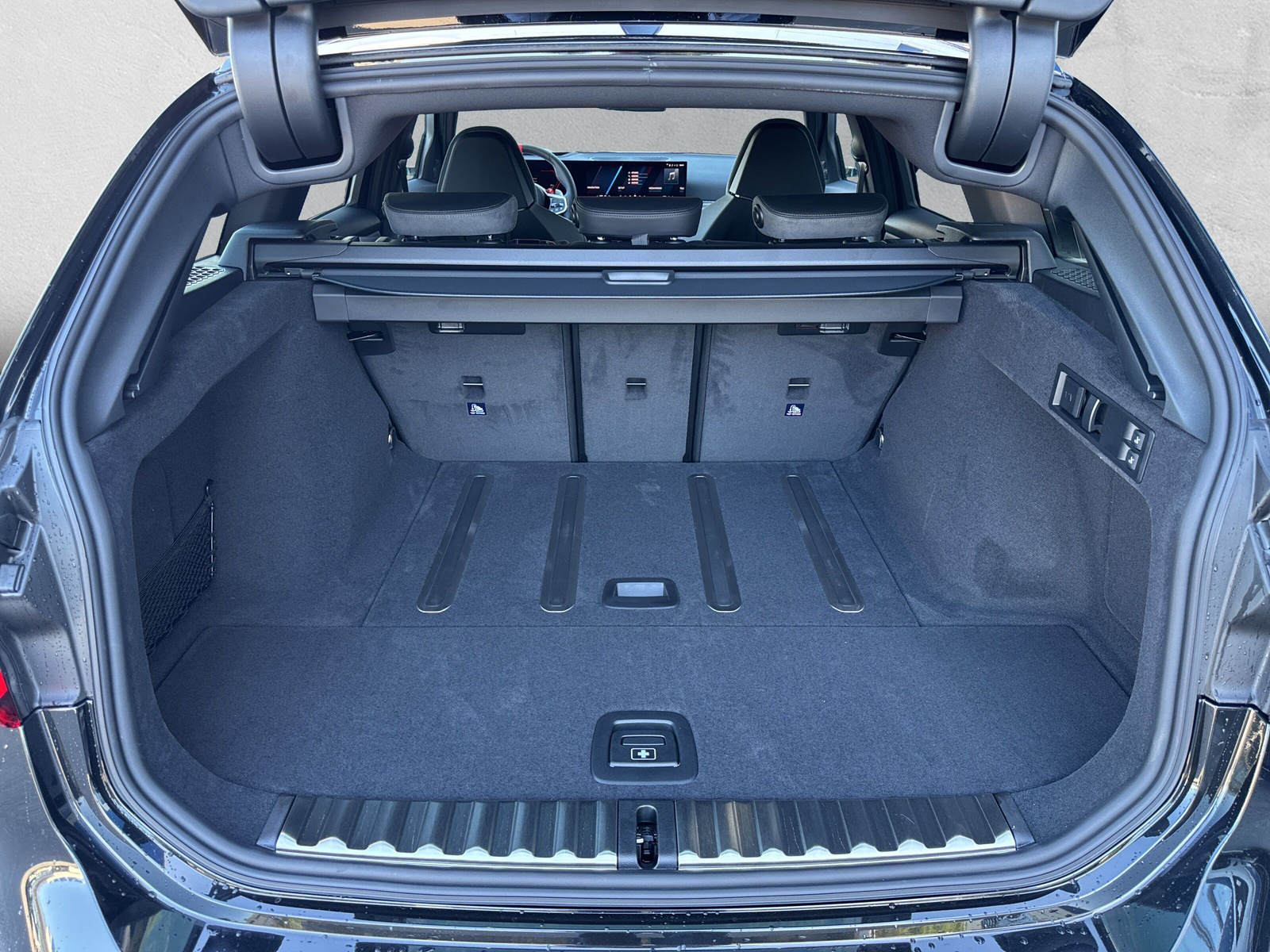 BMW M3 Touring xDrive Competition M-image-10
