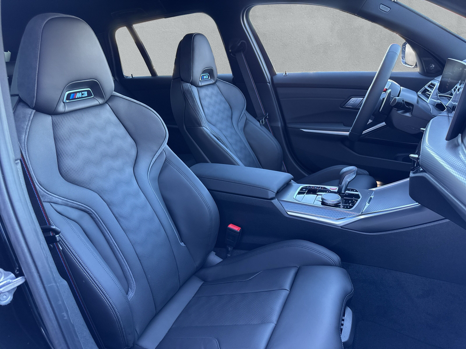 BMW M3 Touring xDrive Competition M-image-12
