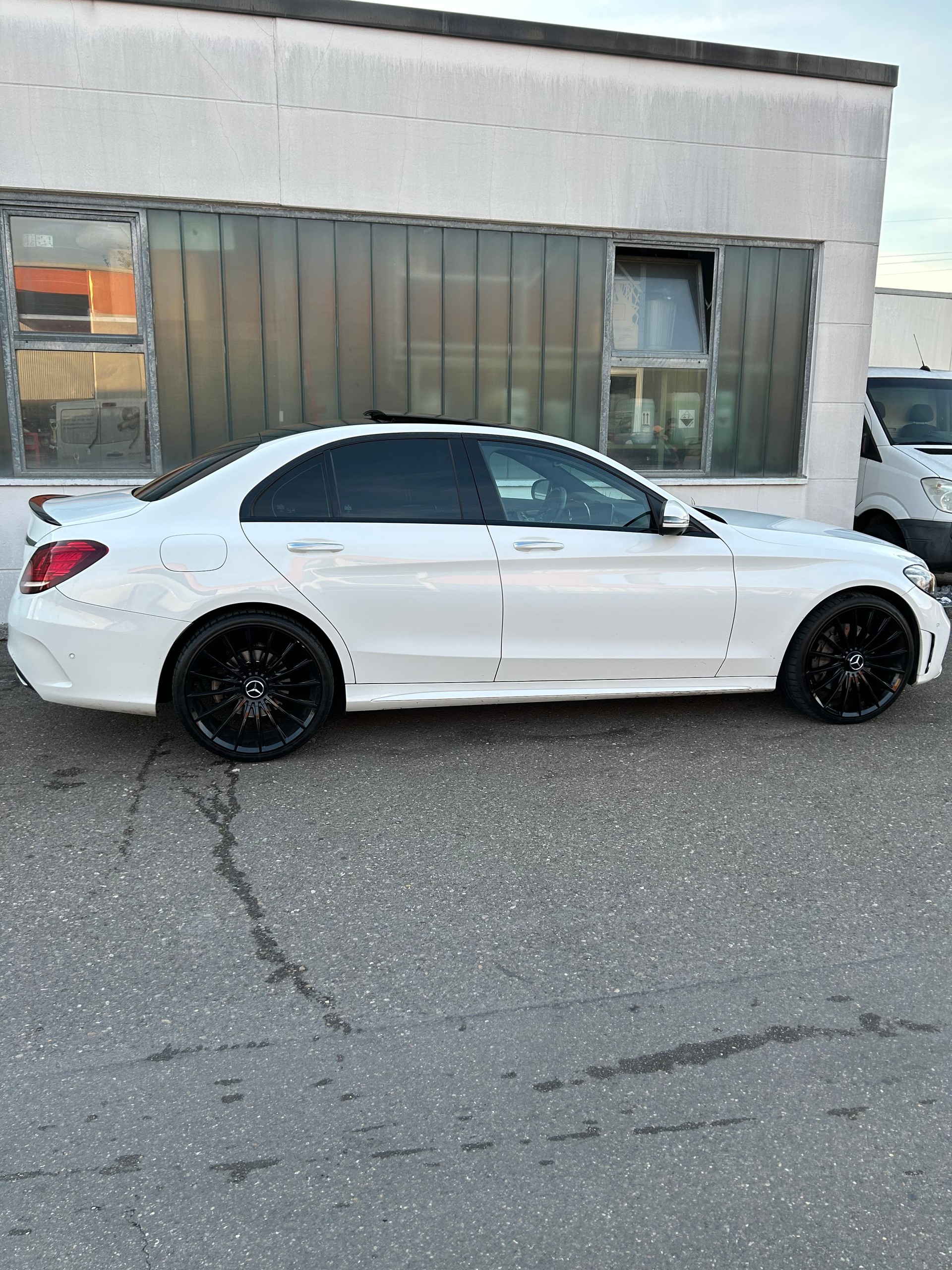 MERCEDES-BENZ C 400 AMG Line 4matic-image-0