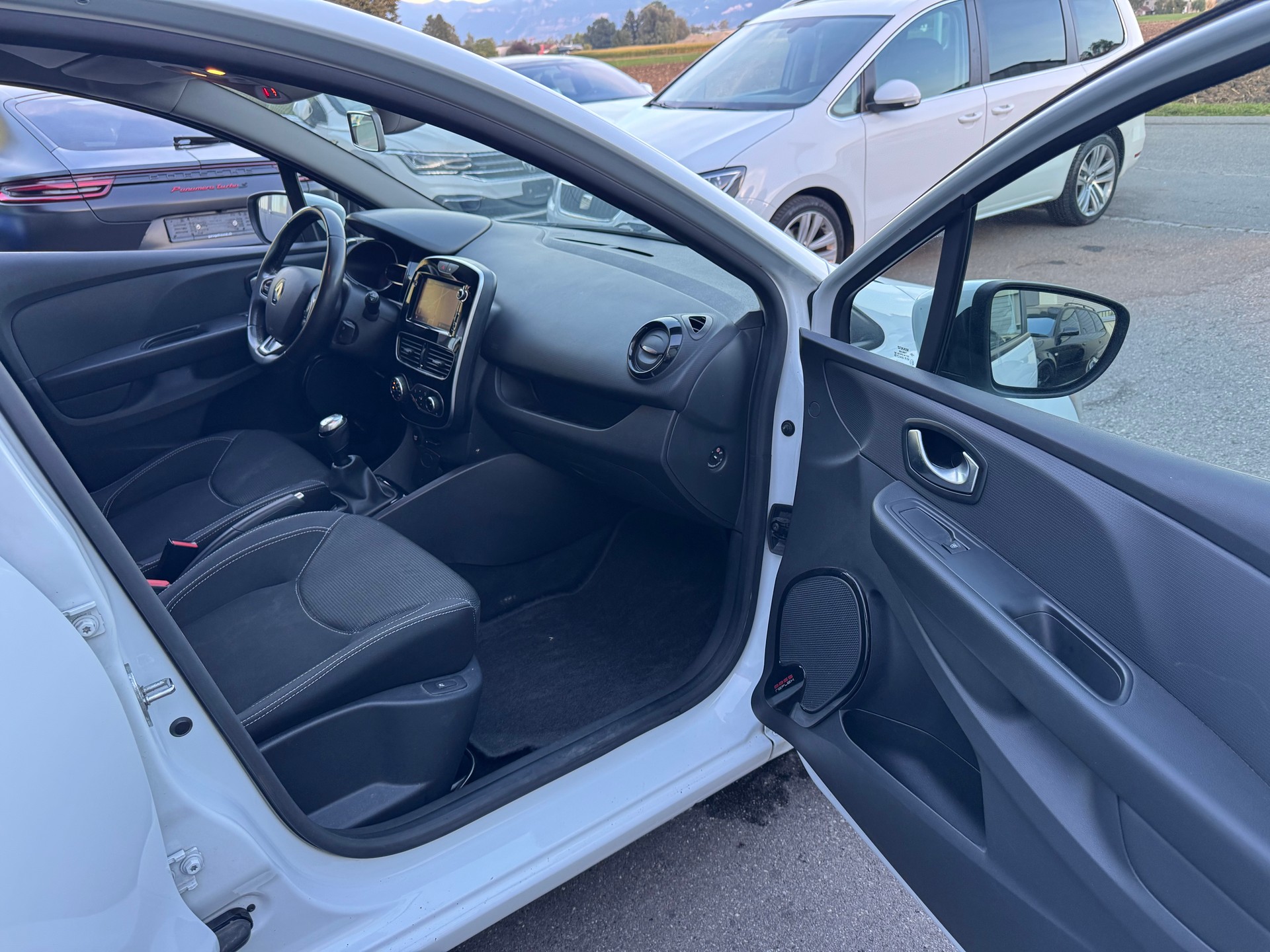 RENAULT Clio 1.5 dCi Business Line-image-13
