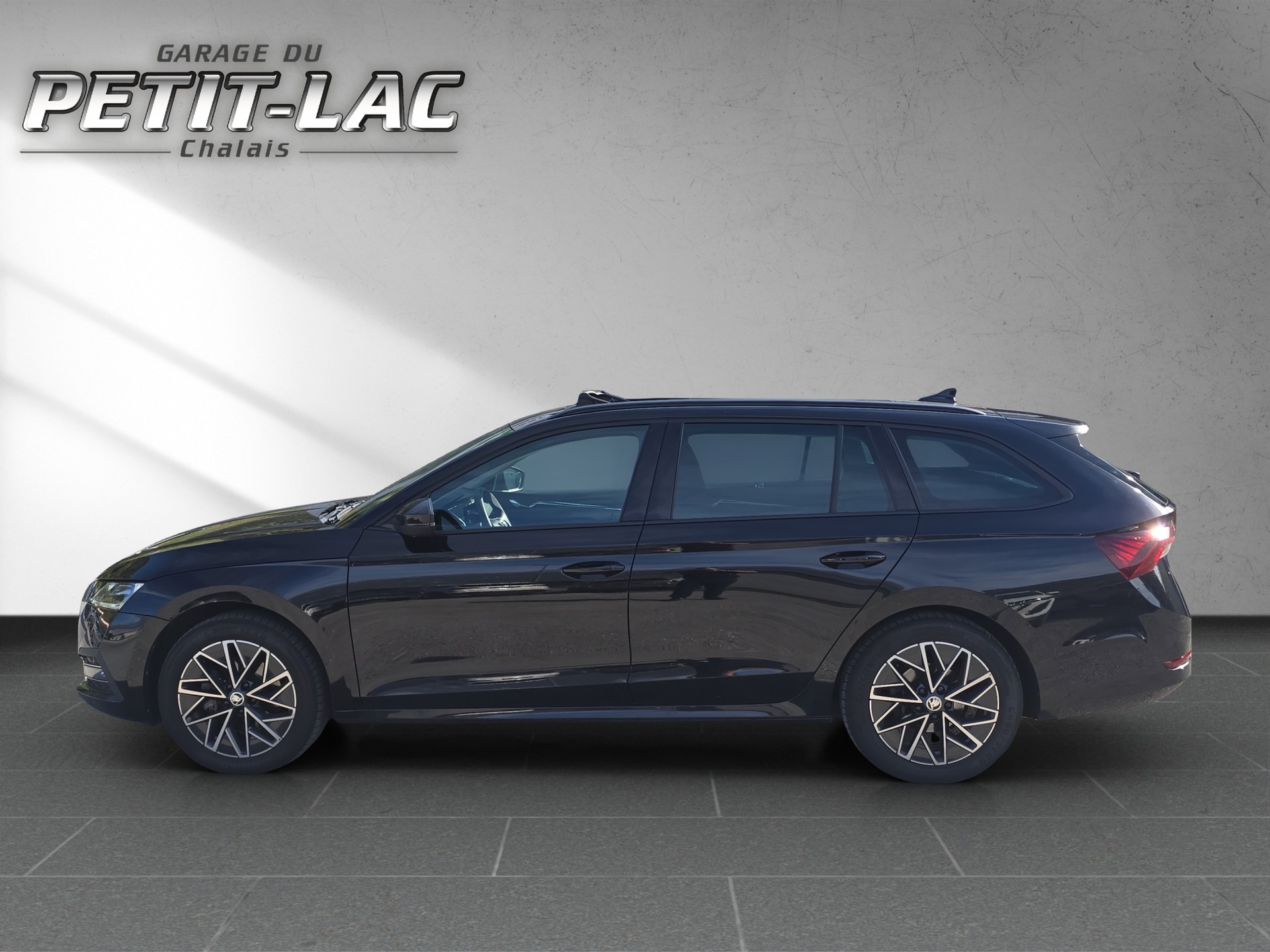 SKODA Octavia Combi 2.0 TSI Style DSG 4x4-image-6