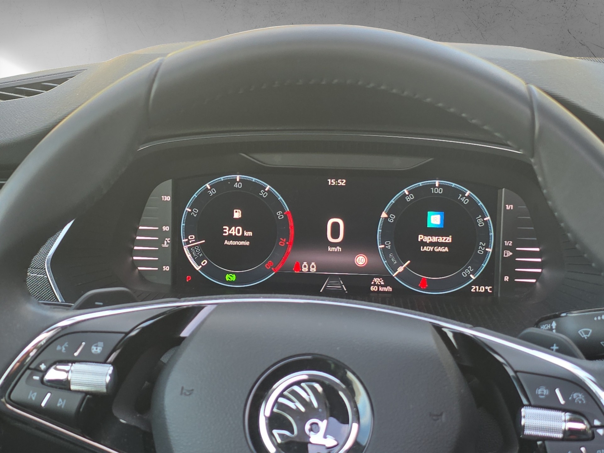 SKODA Octavia Combi 2.0 TSI Style DSG 4x4-image-13