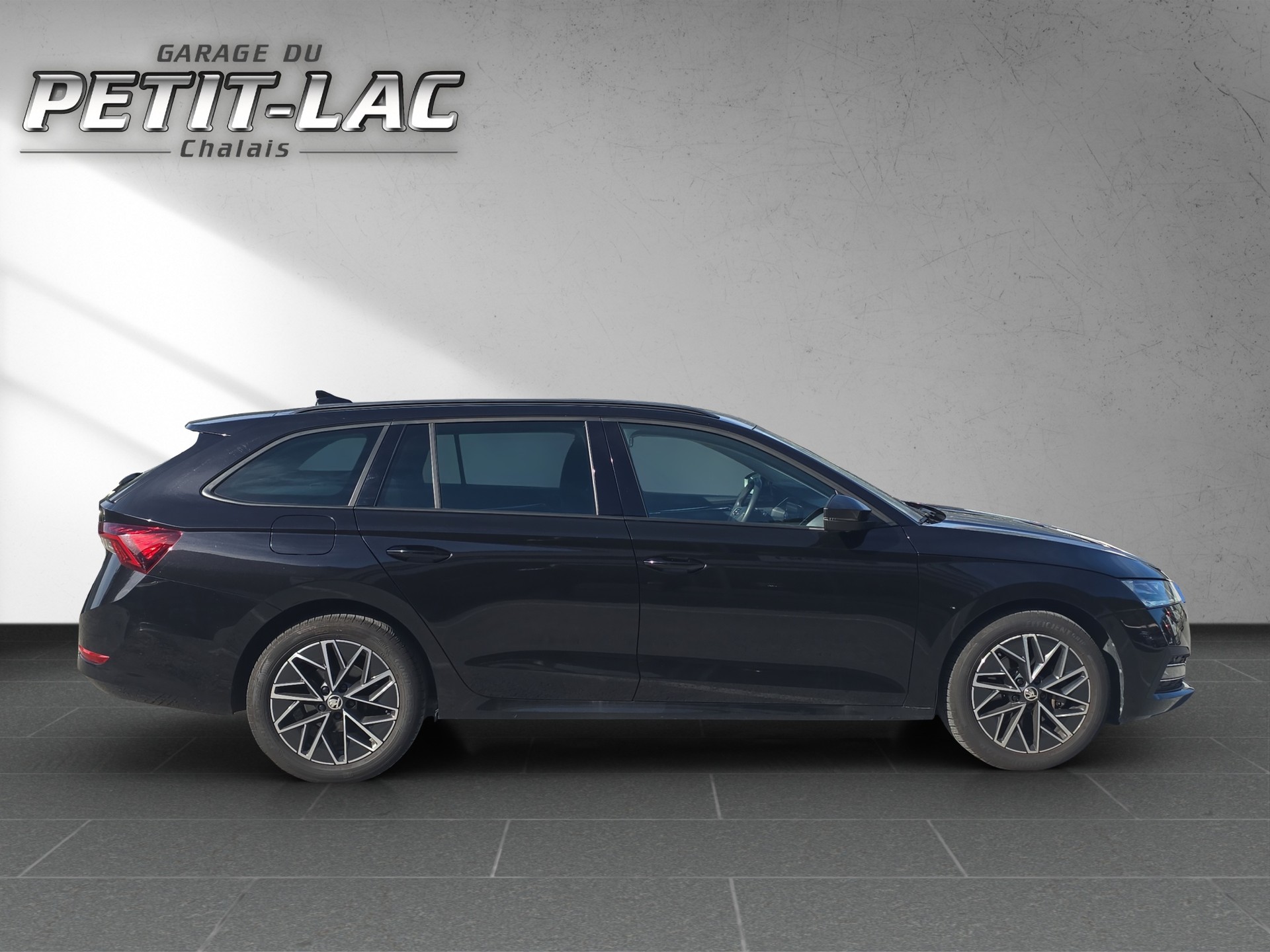 SKODA Octavia Combi 2.0 TSI Style DSG 4x4-image-2