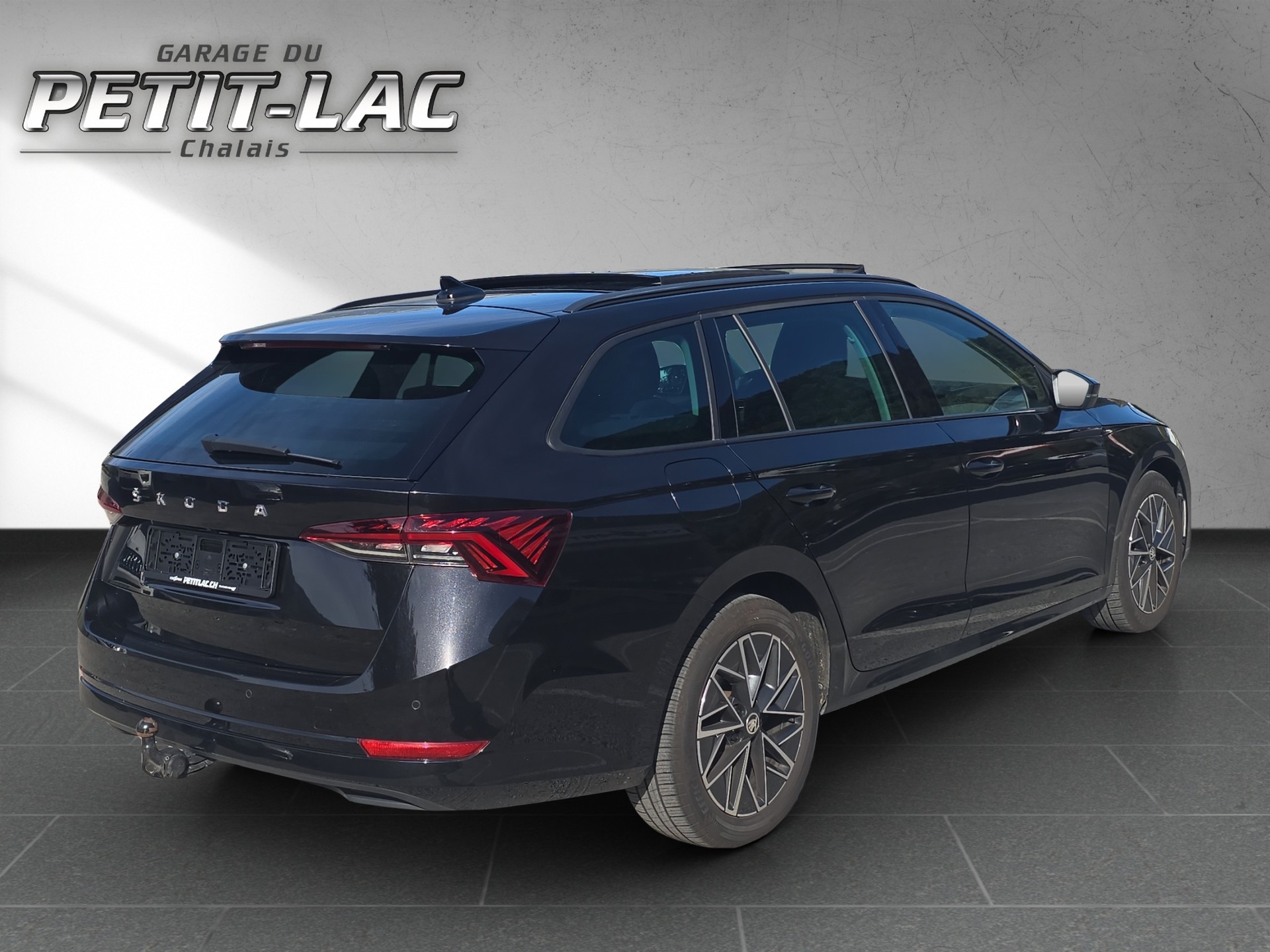 SKODA Octavia Combi 2.0 TSI Style DSG 4x4-image-3