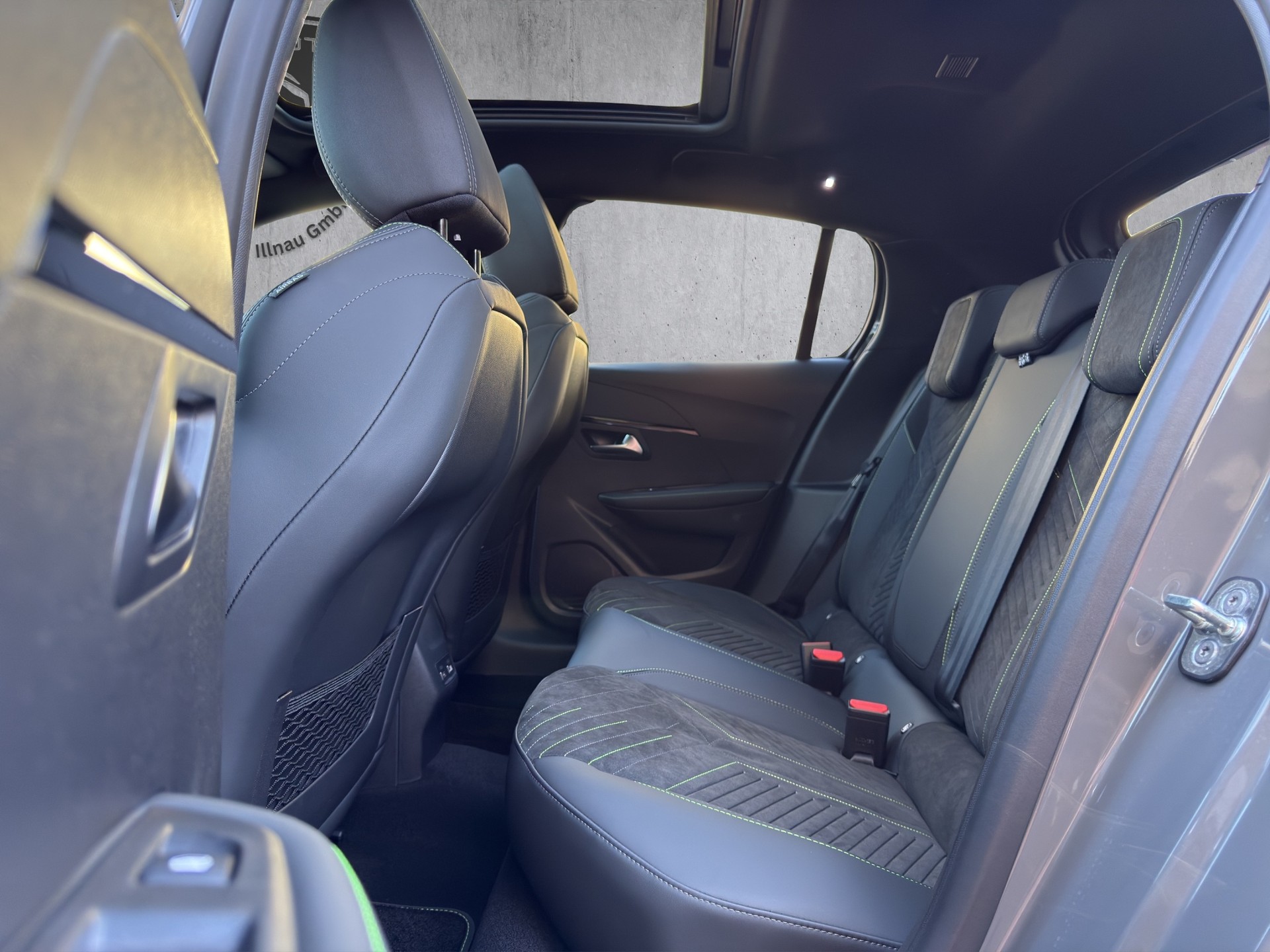 PEUGEOT 208 1.2 Hybrid 145 GT Exclusive-image-15