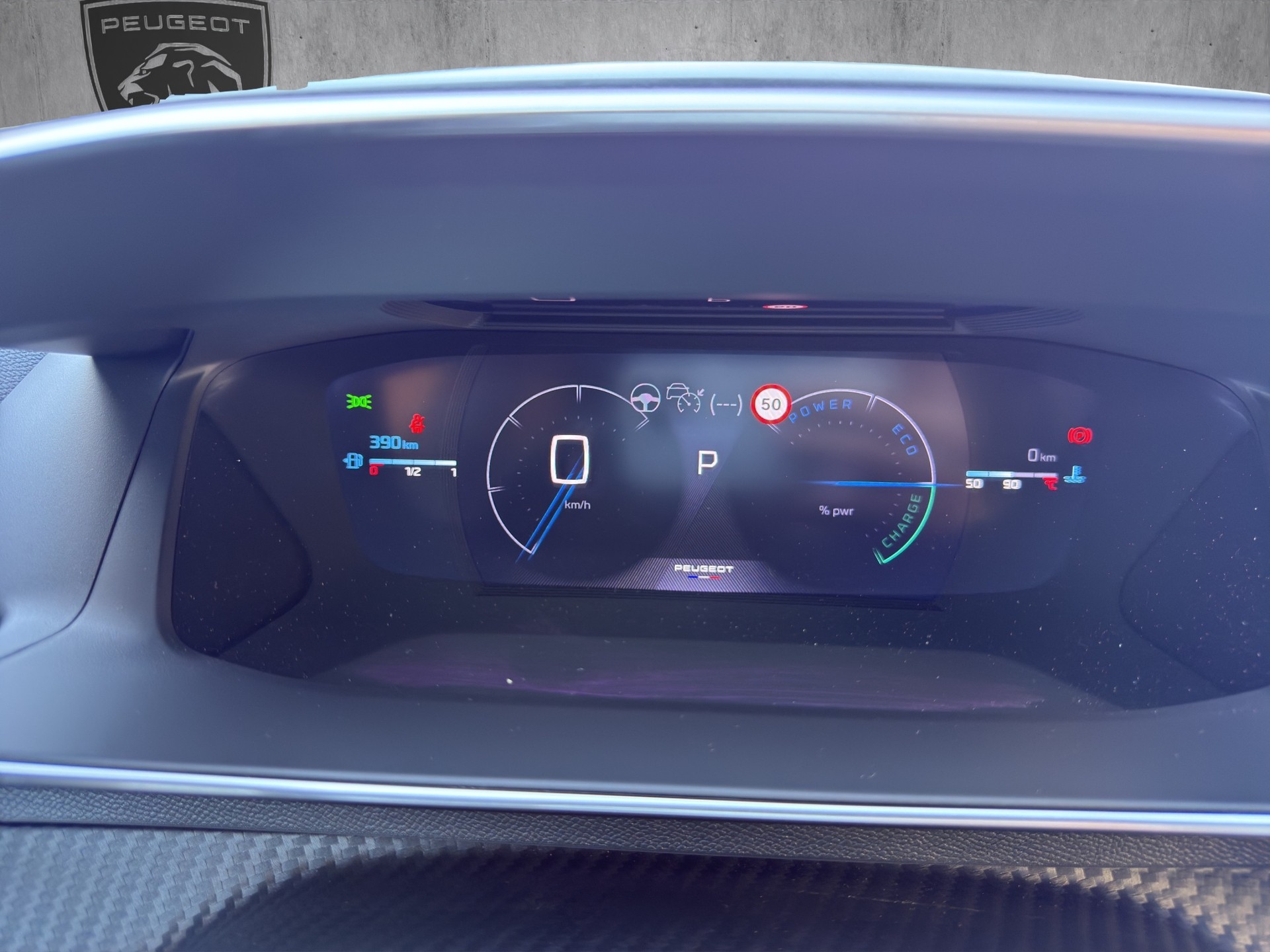 PEUGEOT 208 1.2 Hybrid 145 GT Exclusive-image-12