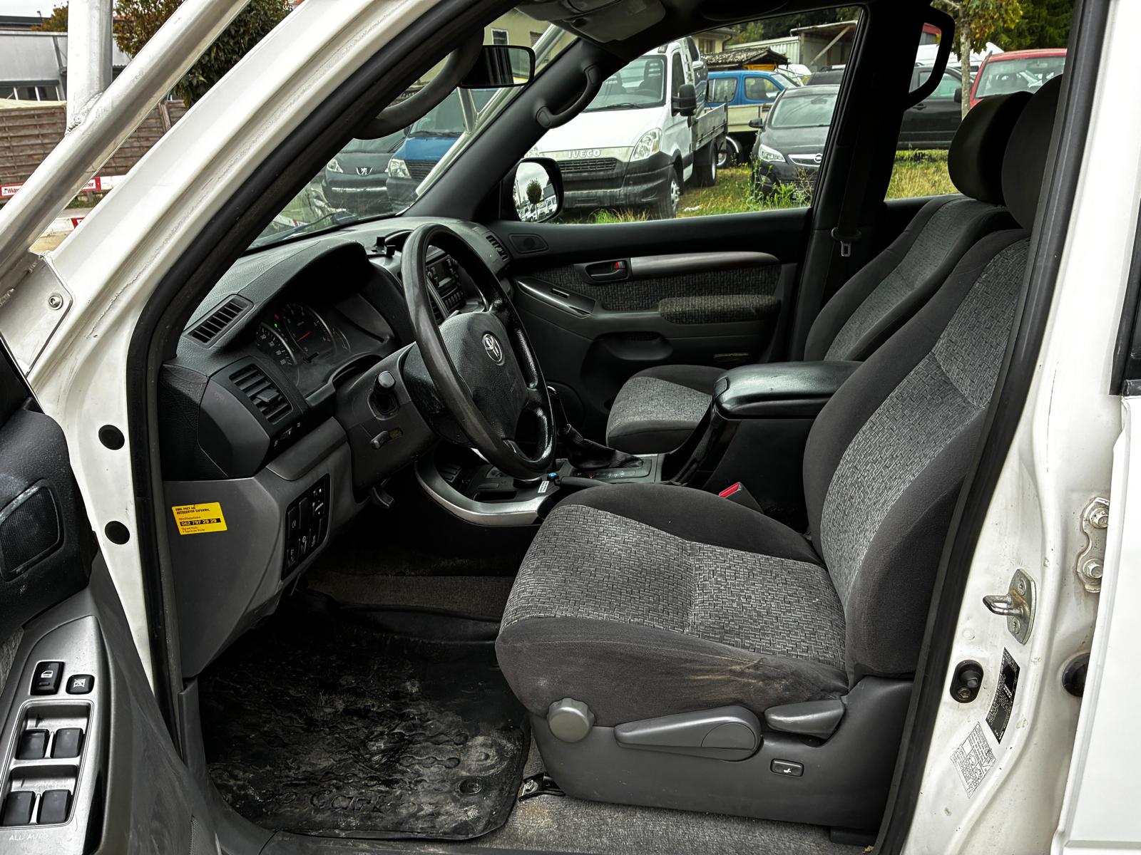 TOYOTA Land Cruiser 3.0 TD Linea Terra-image-8