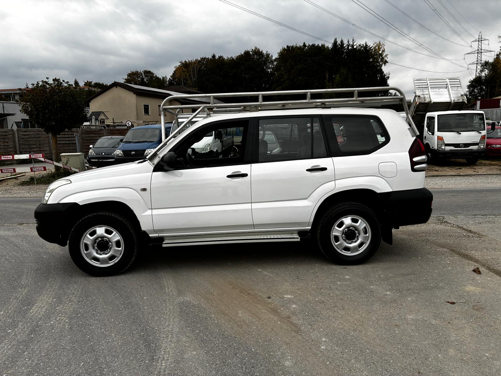 TOYOTA Land Cruiser 3.0 TD Linea Terra-image-2
