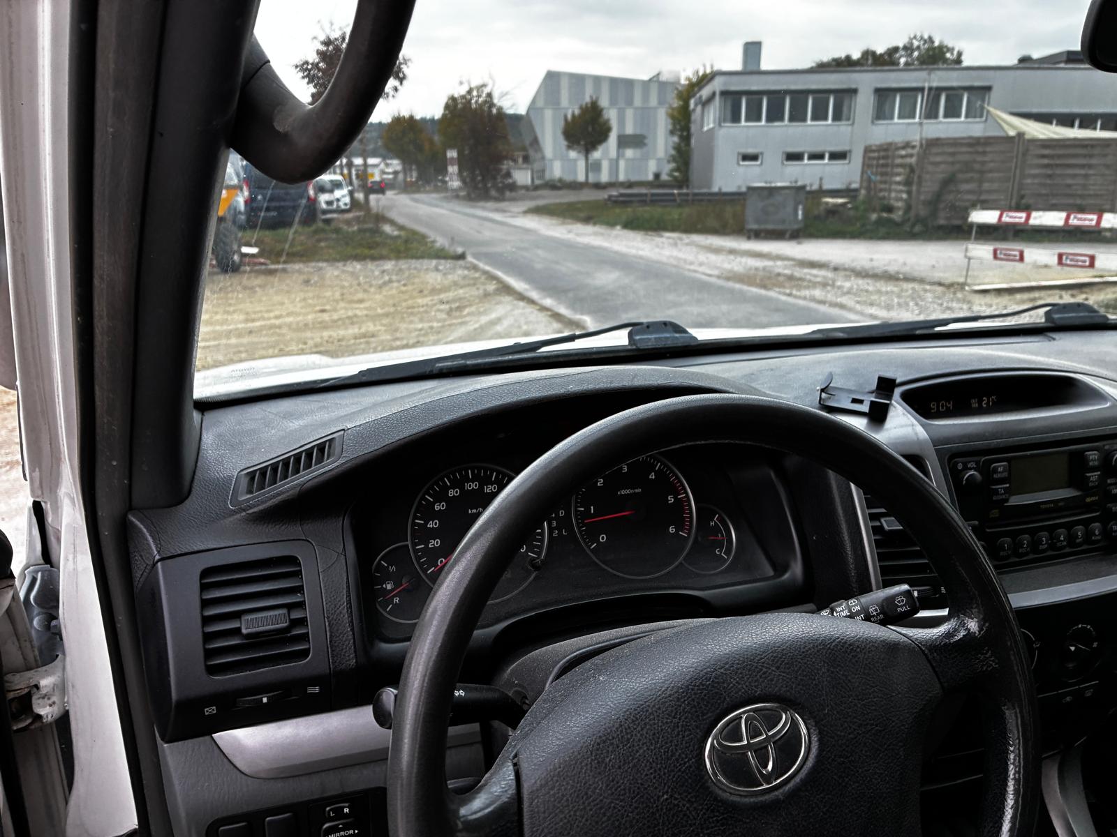 TOYOTA Land Cruiser 3.0 TD Linea Terra-image-4