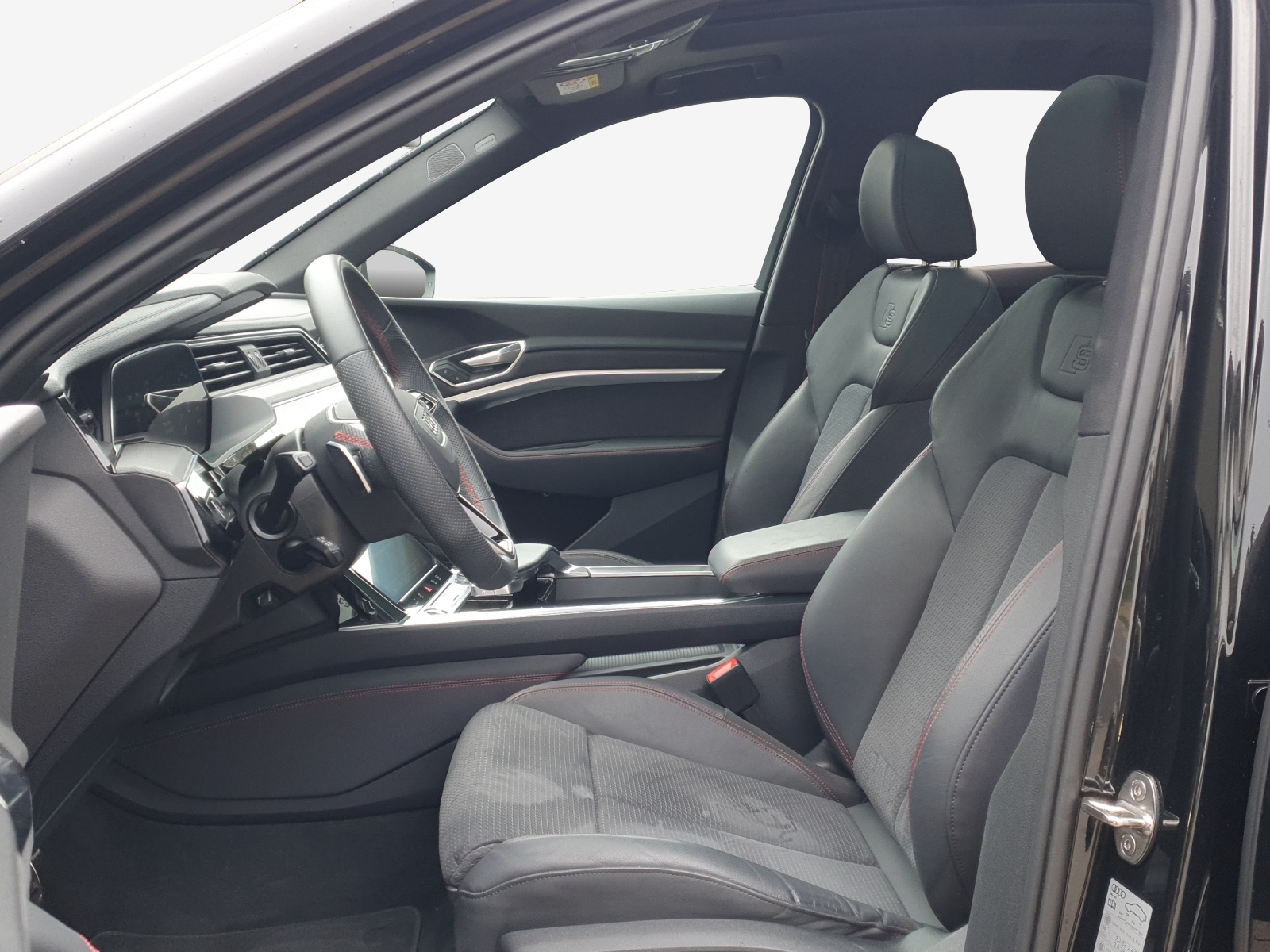 AUDI Q8 50 e-tron Black Edition quattro-image-7