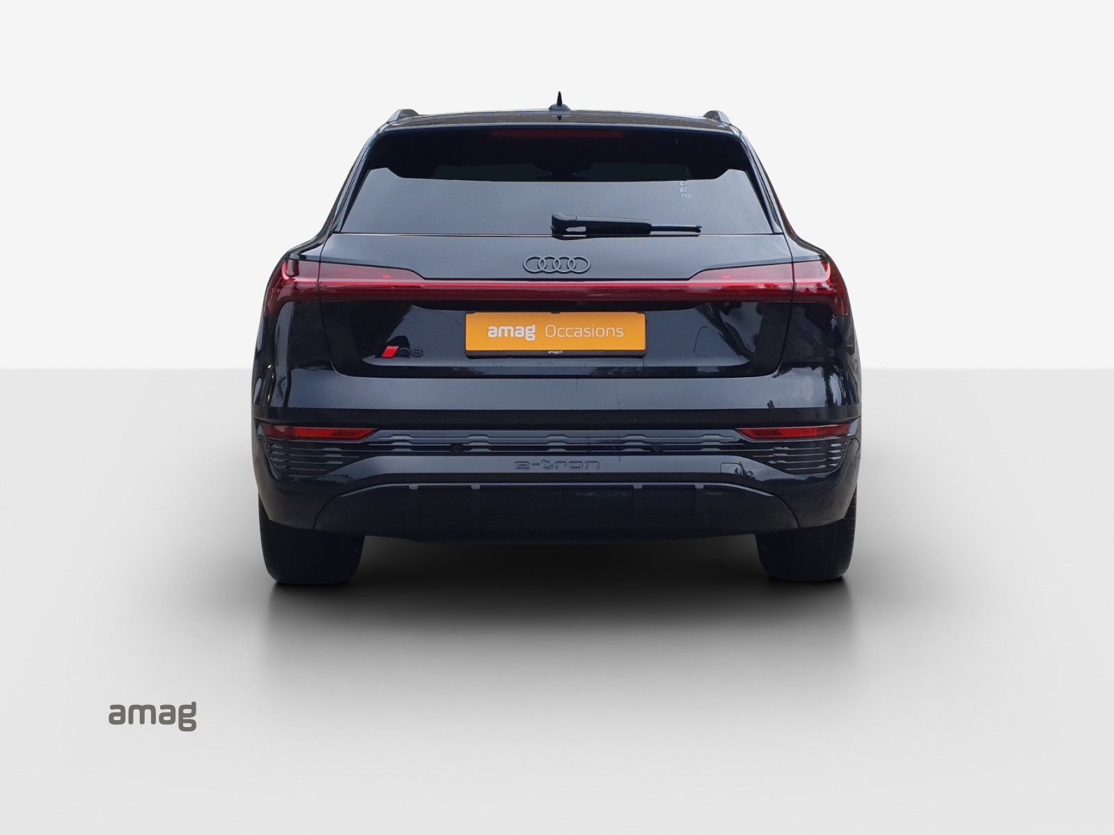 AUDI Q8 50 e-tron Black Edition quattro-image-3