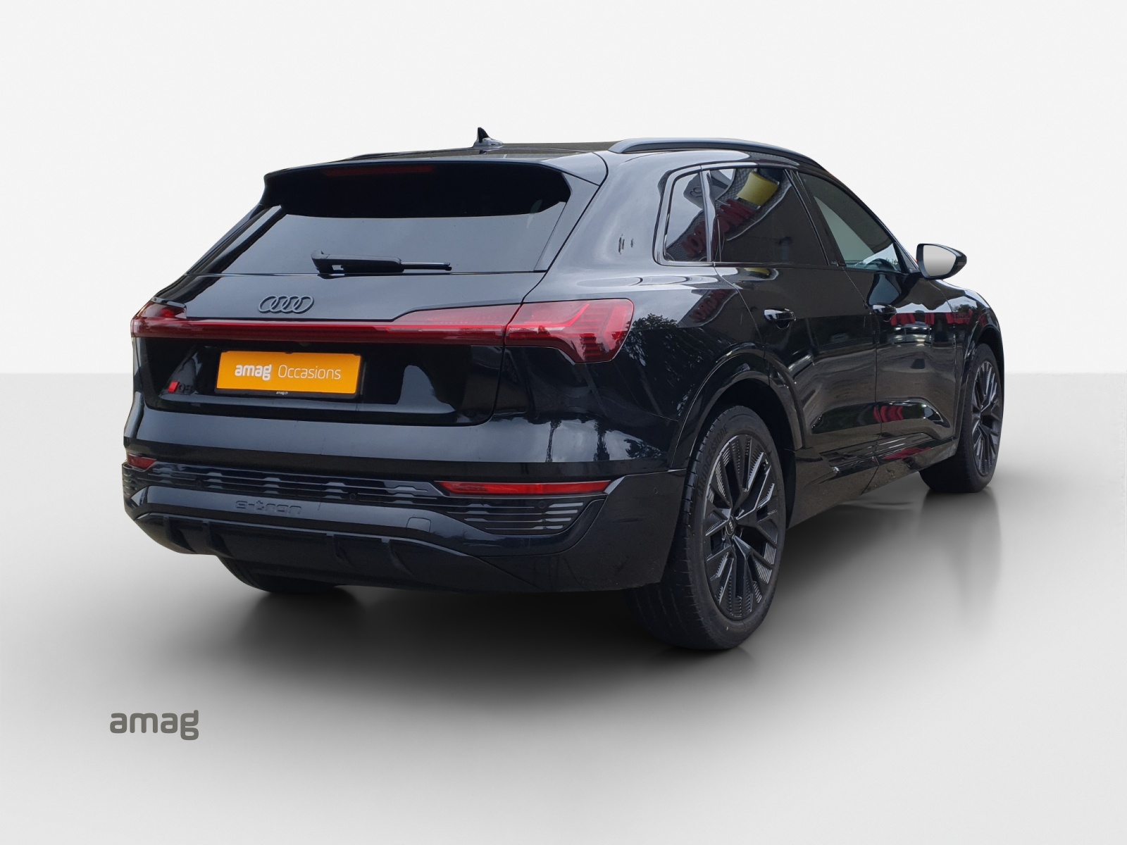 AUDI Q8 50 e-tron Black Edition quattro-image-4