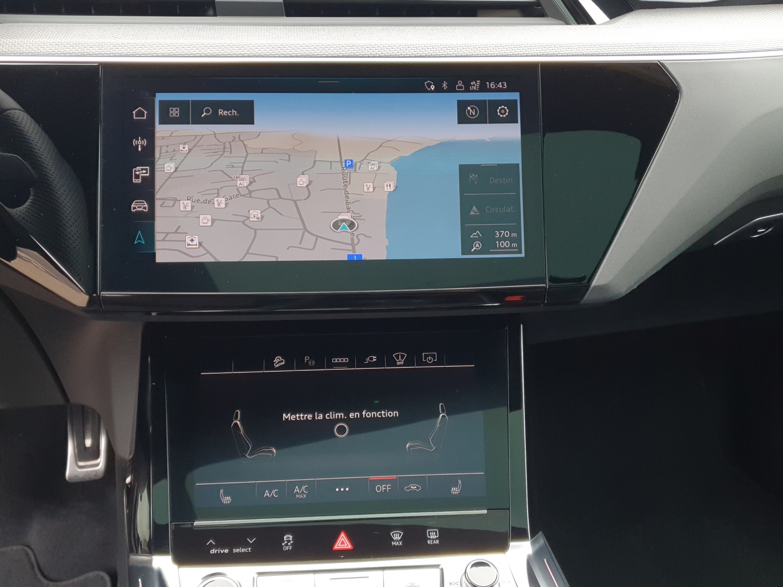 AUDI Q8 50 e-tron Black Edition quattro-image-10