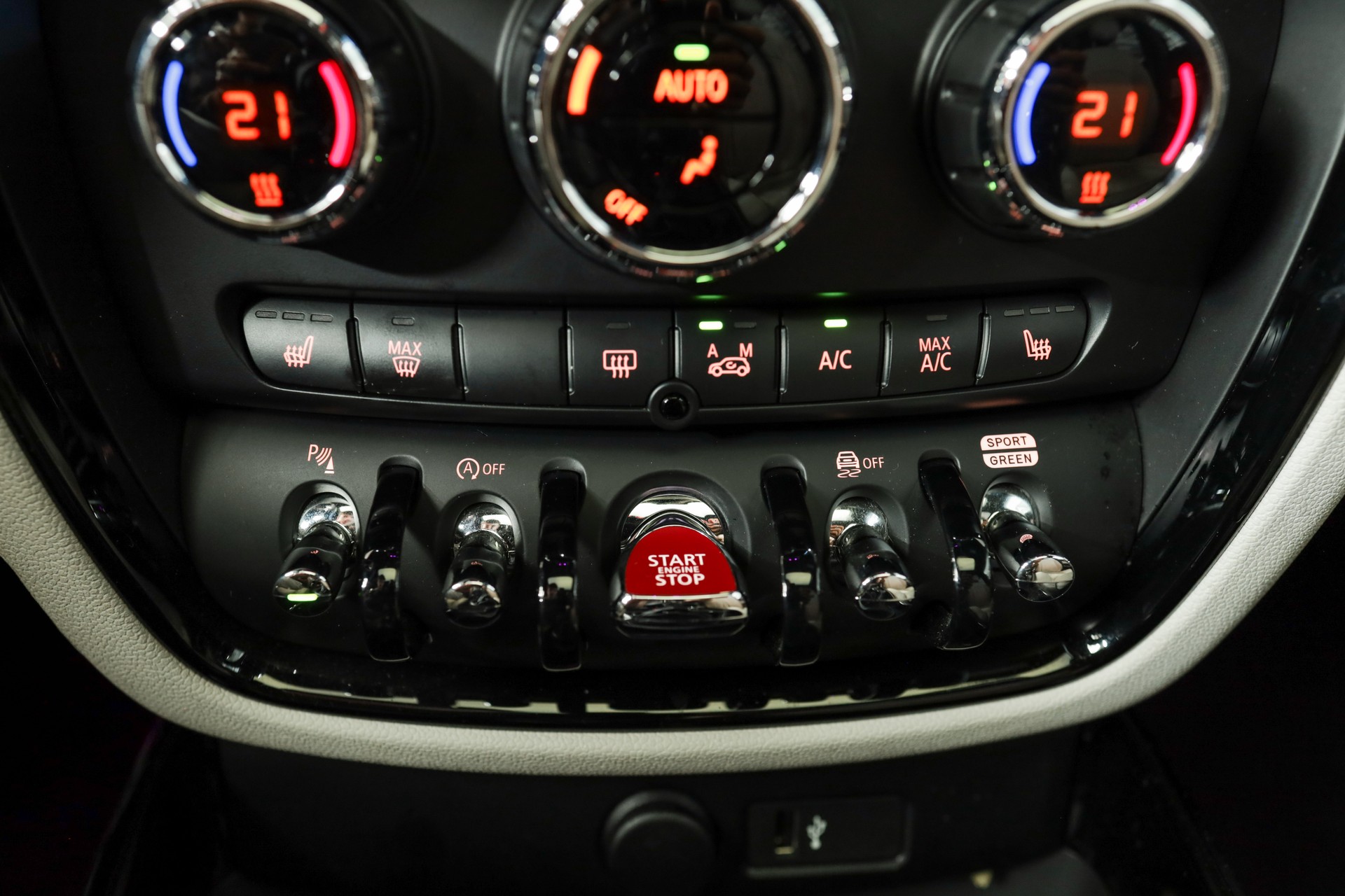 MINI Clubman Cooper S ALL4 Steptronic • Toit panoramique • Head-up Display • Harman Kardon-image-18