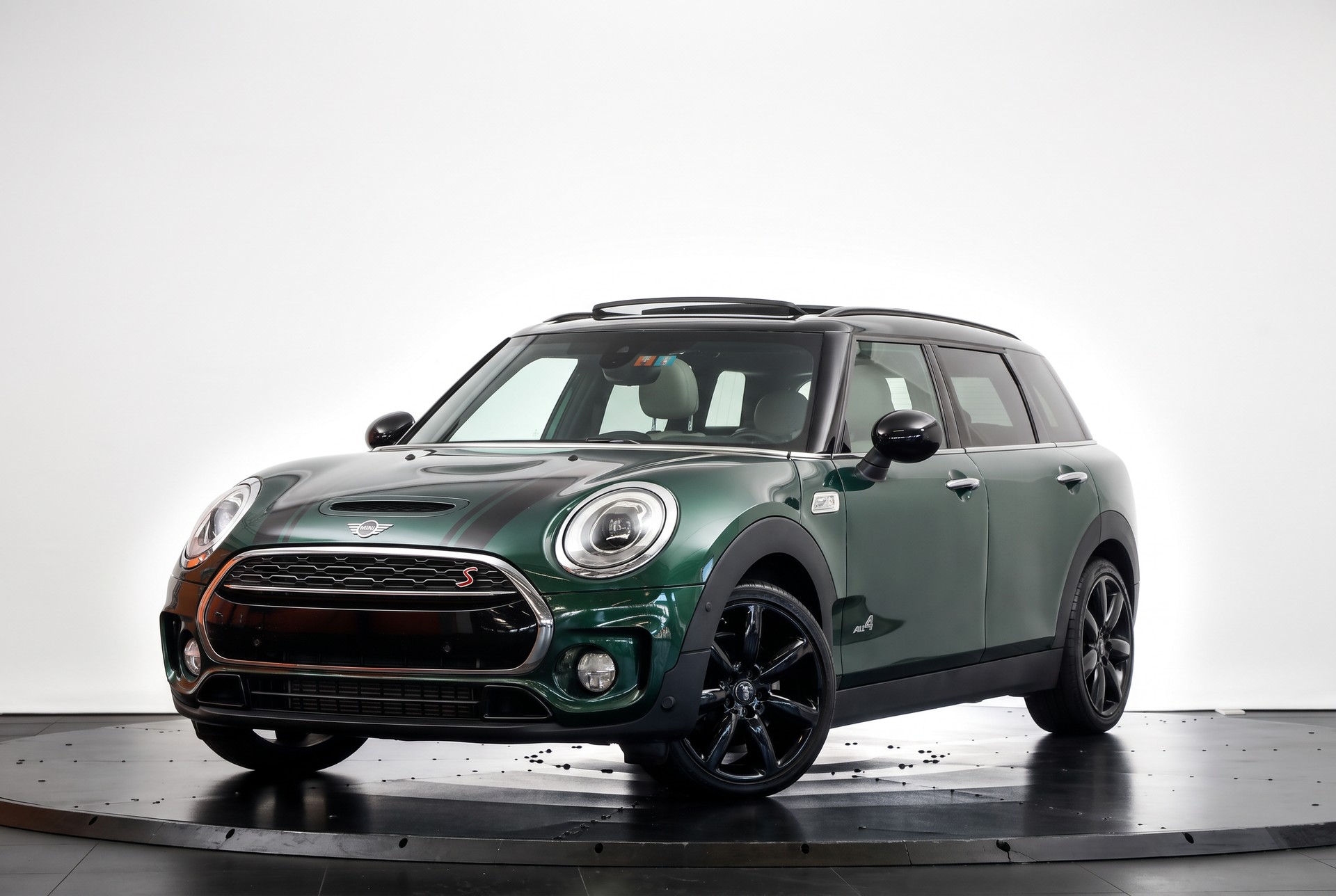 MINI Clubman Cooper S ALL4 Steptronic • Toit panoramique • Head-up Display • Harman Kardon-image-3