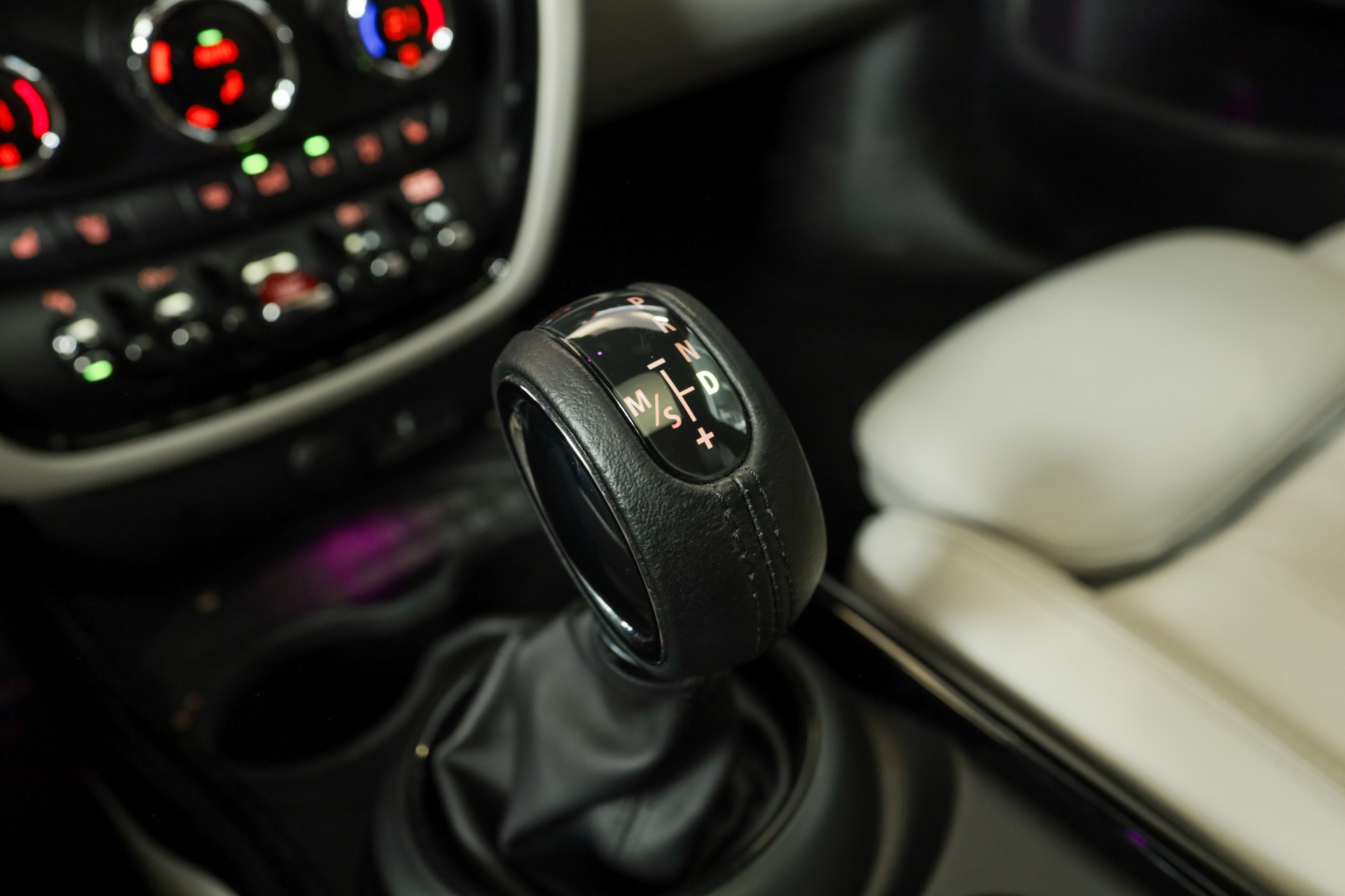 MINI Clubman Cooper S ALL4 Steptronic • Toit panoramique • Head-up Display • Harman Kardon-image-21