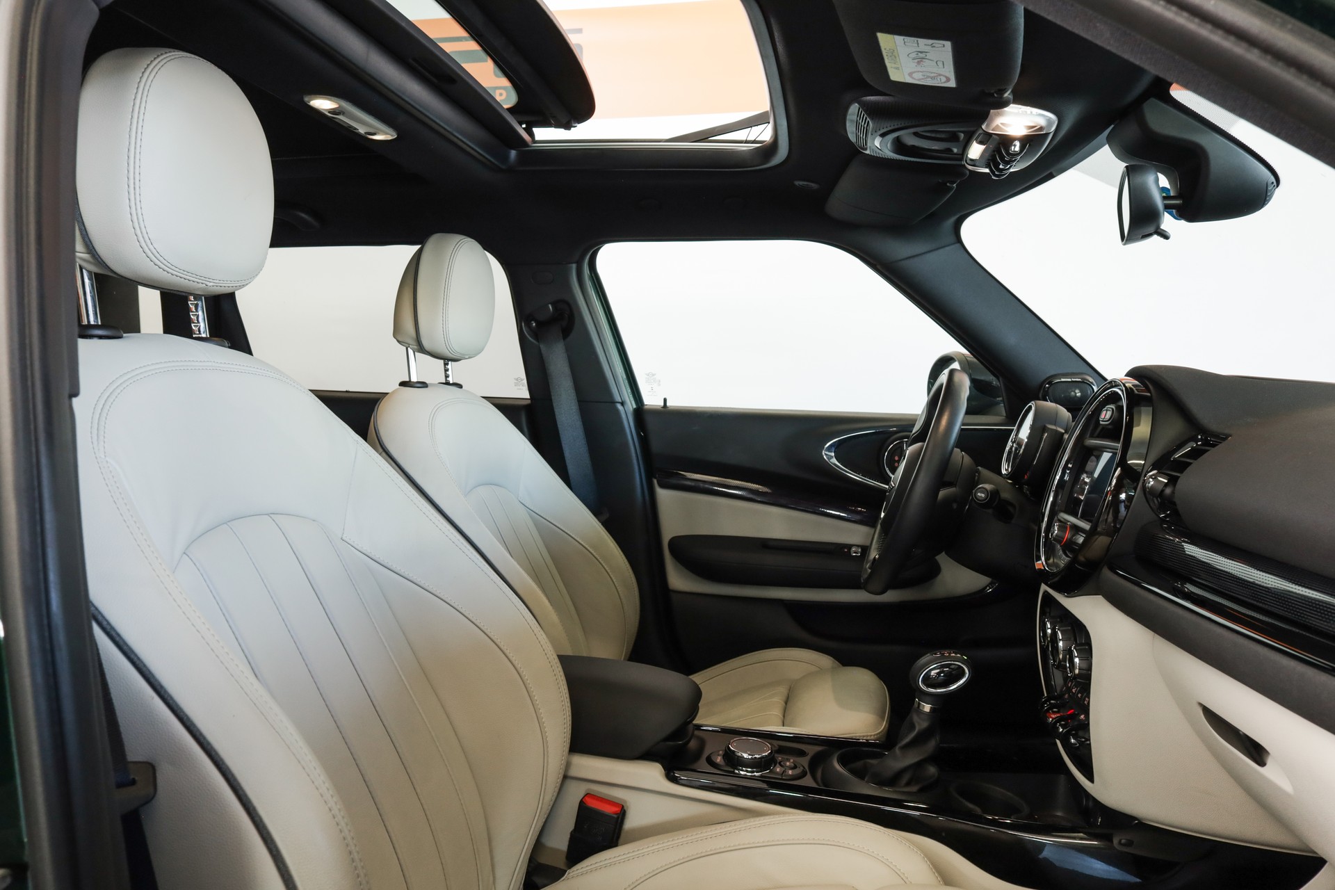 MINI Clubman Cooper S ALL4 Steptronic • Toit panoramique • Head-up Display • Harman Kardon-image-9