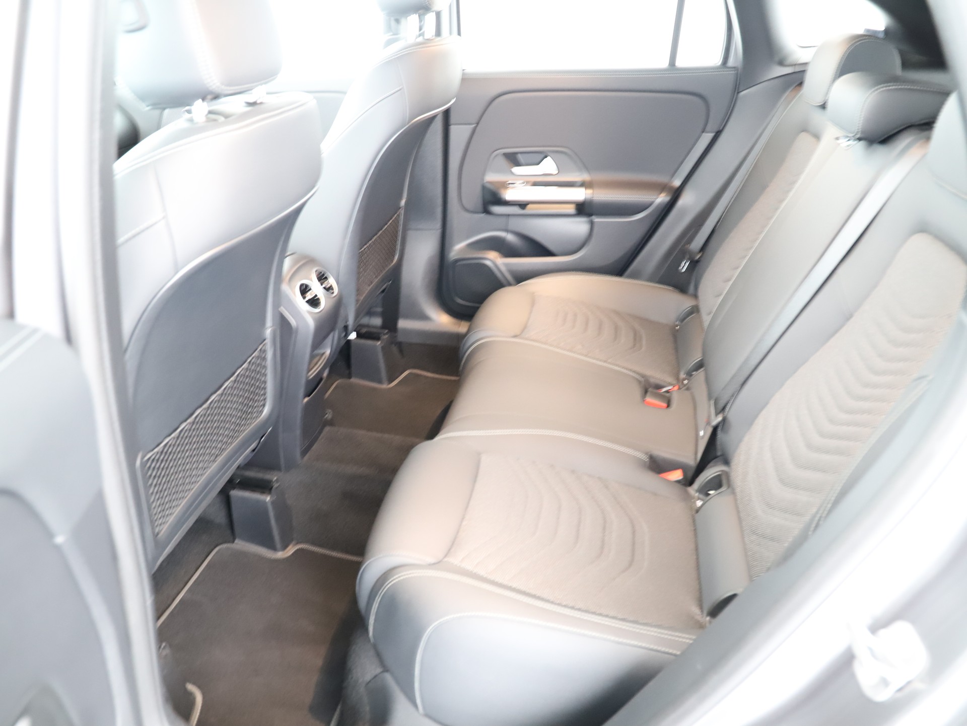 MERCEDES-BENZ GLA 200 Progressive-image-11