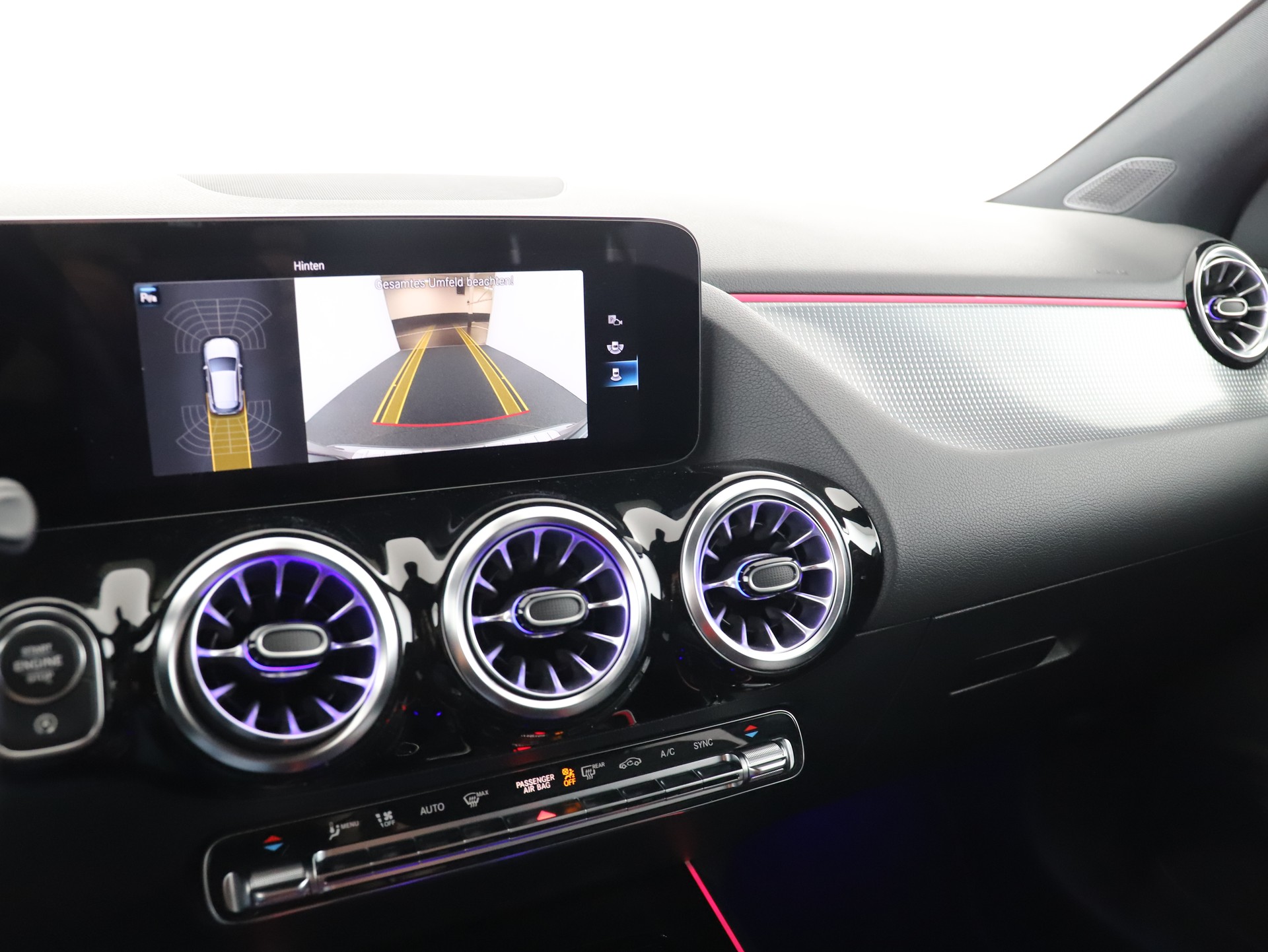 MERCEDES-BENZ GLA 200 Progressive-image-12