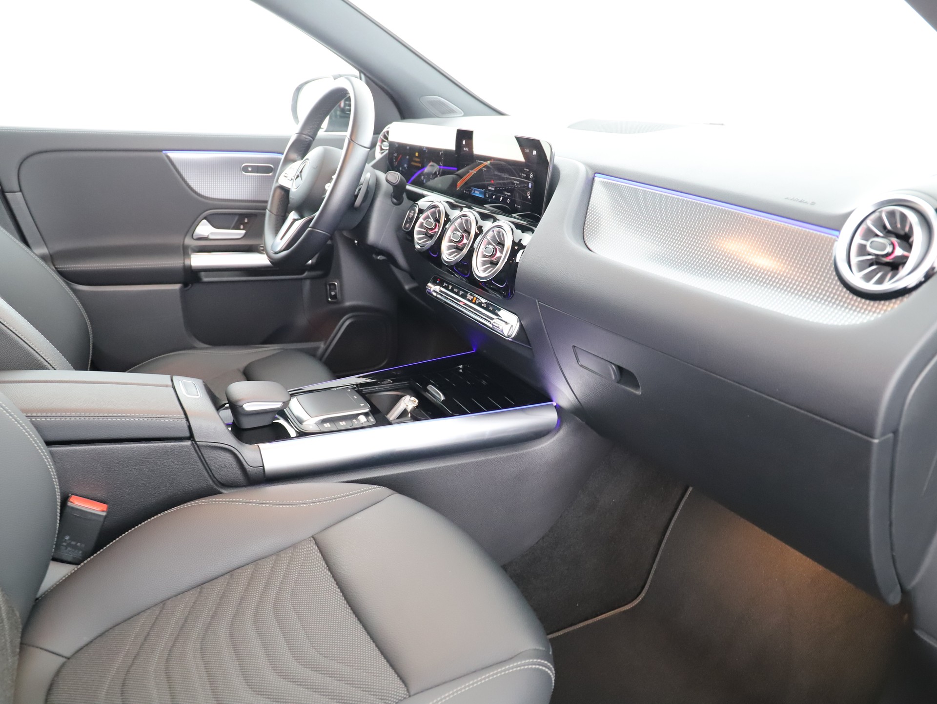 MERCEDES-BENZ GLA 200 Progressive-image-8