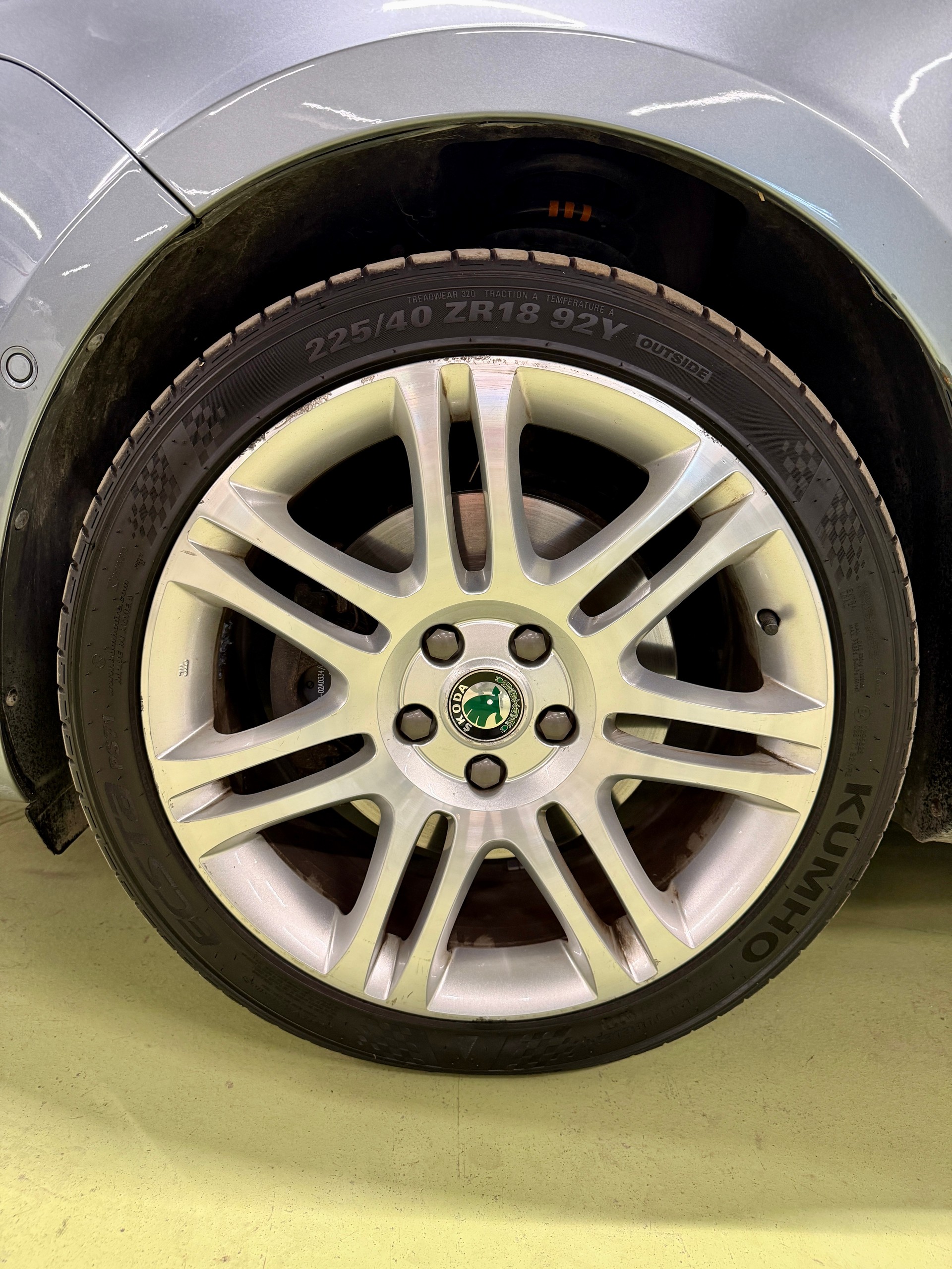 SKODA Superb Combi 2.0 TDi Elegance 4x4 DSG-image-15