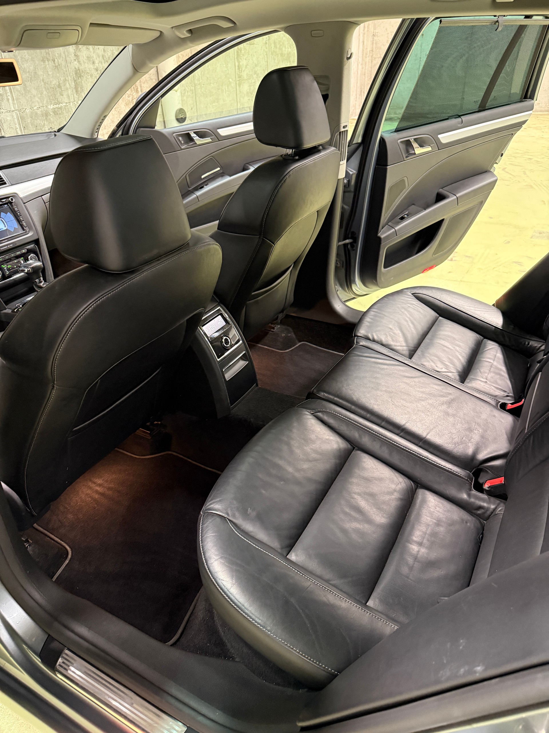 SKODA Superb Combi 2.0 TDi Elegance 4x4 DSG-image-10