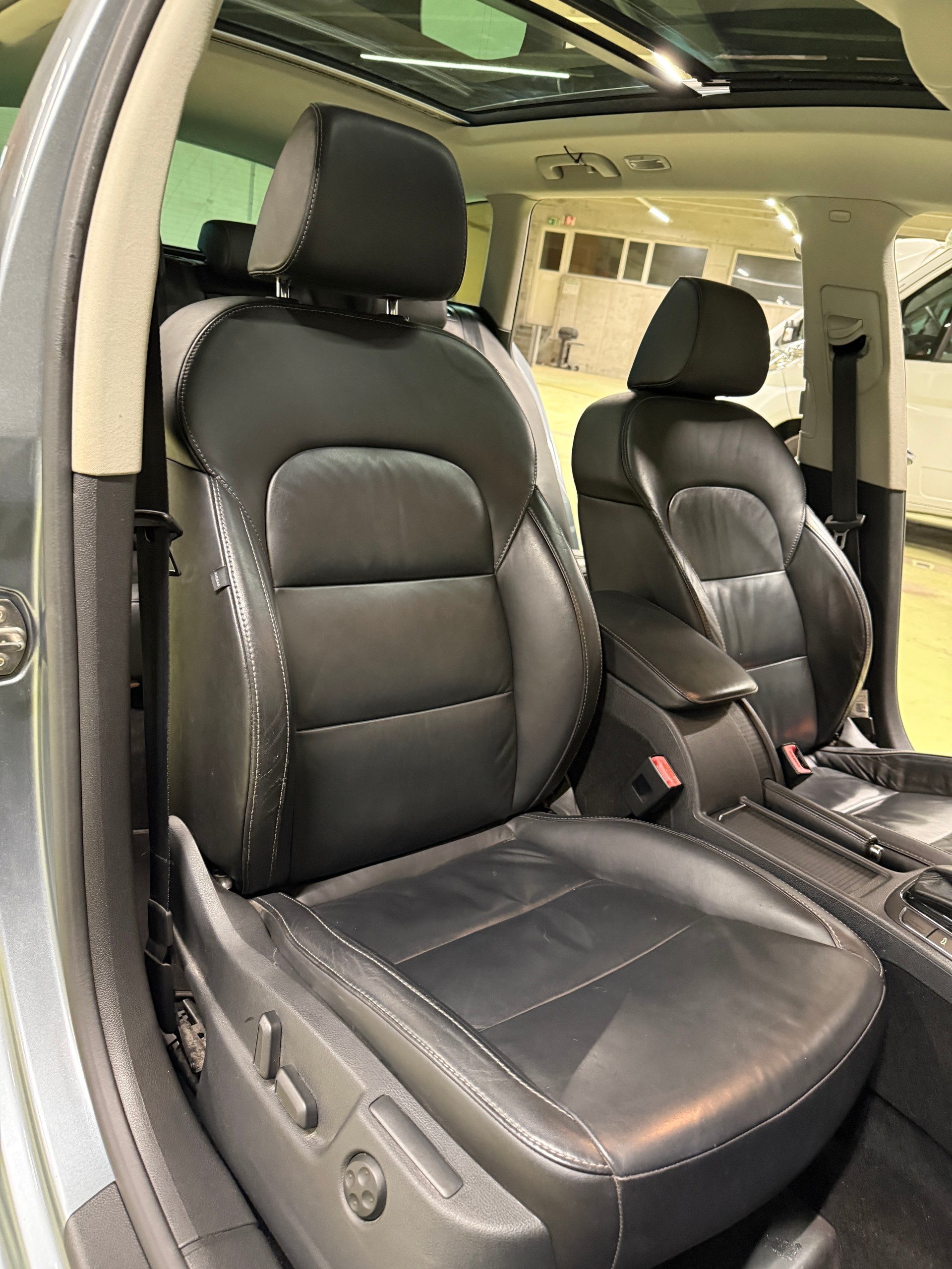 SKODA Superb Combi 2.0 TDi Elegance 4x4 DSG-image-9