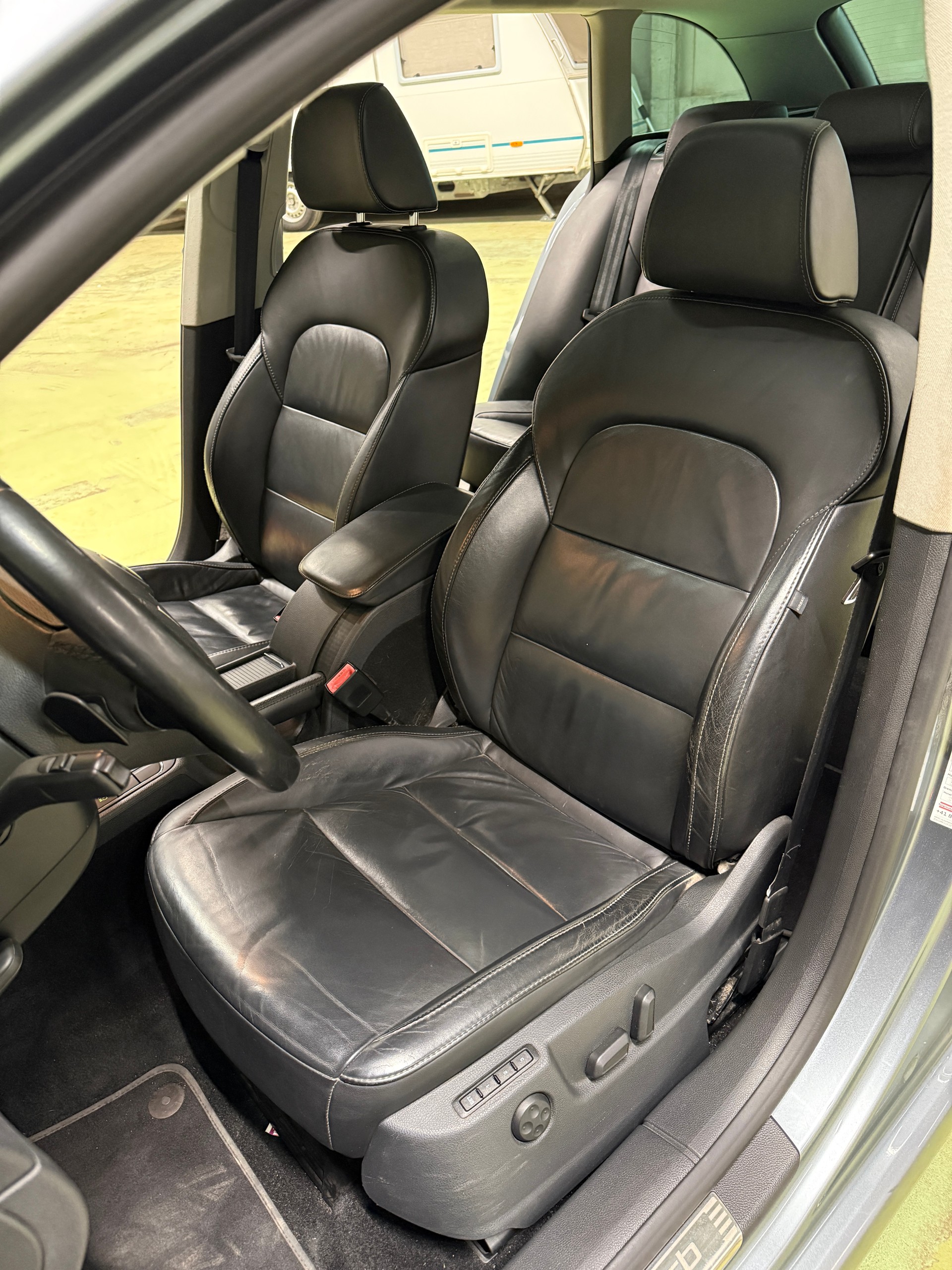 SKODA Superb Combi 2.0 TDi Elegance 4x4 DSG-image-8