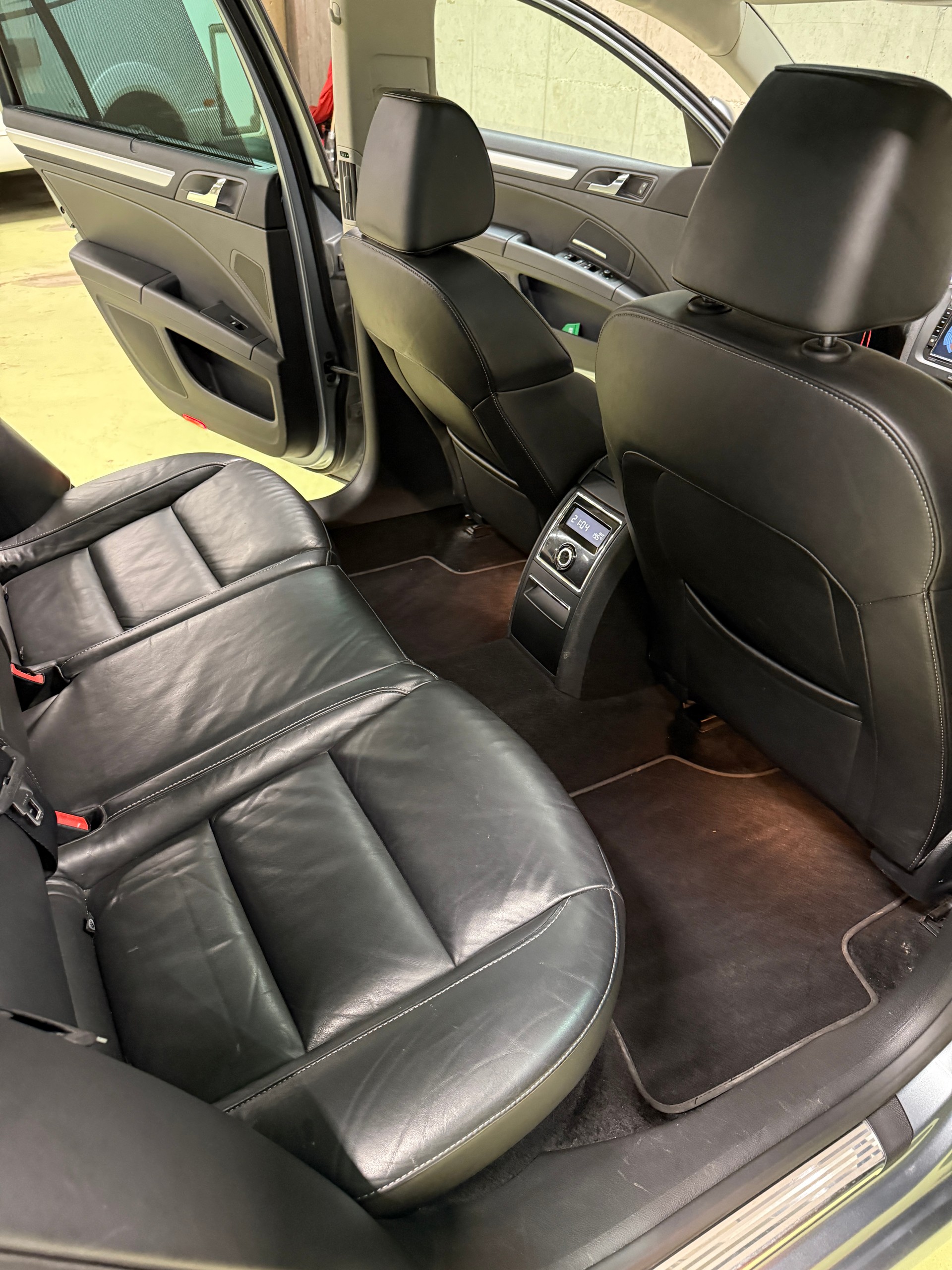 SKODA Superb Combi 2.0 TDi Elegance 4x4 DSG-image-11
