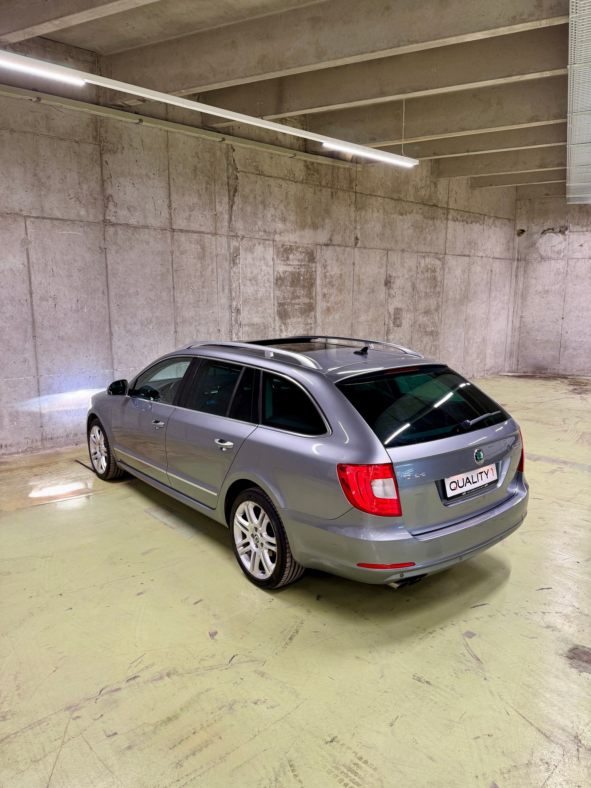 SKODA Superb Combi 2.0 TDi Elegance 4x4 DSG-image-6