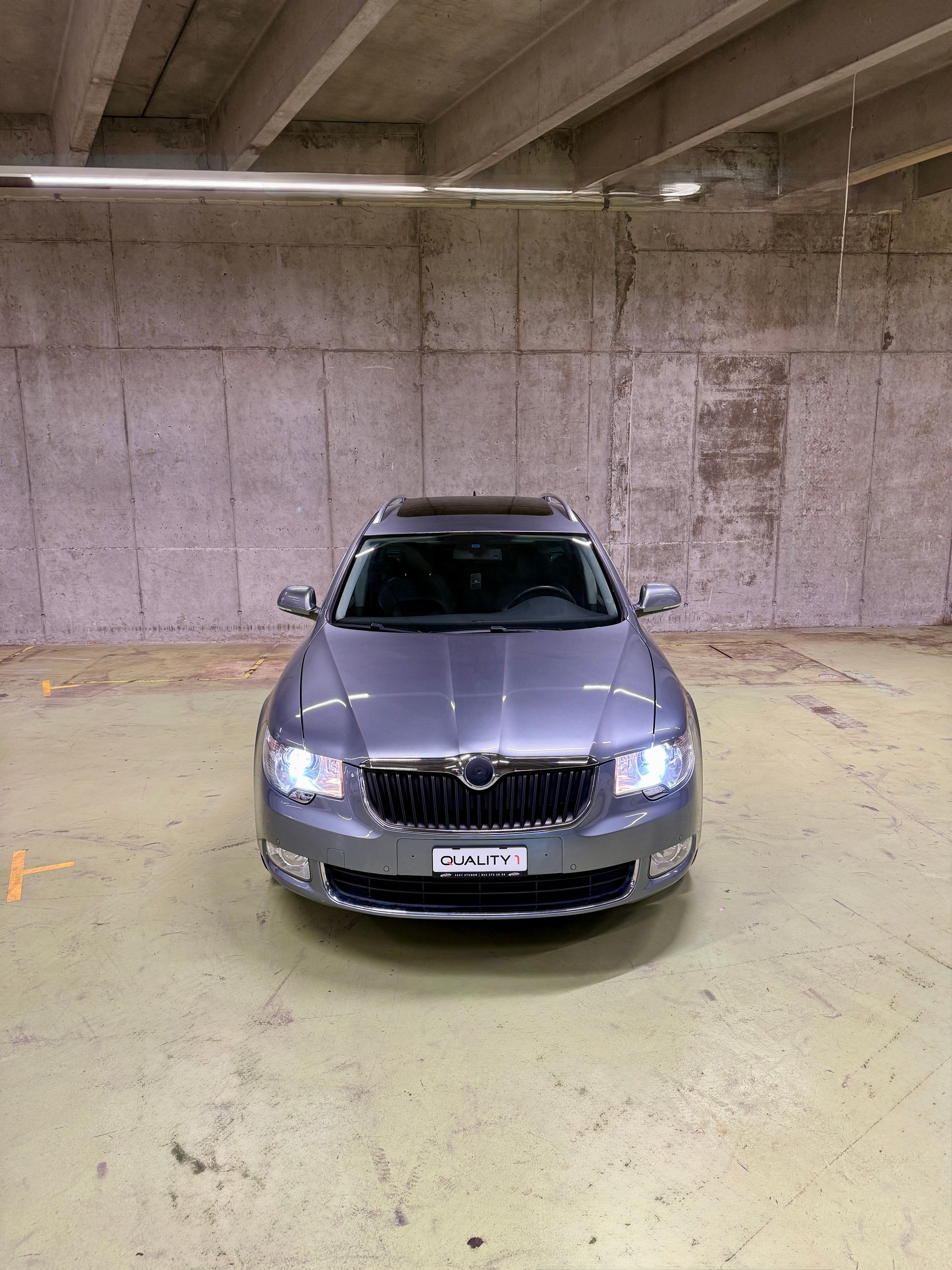 SKODA Superb Combi 2.0 TDi Elegance 4x4 DSG-image-1