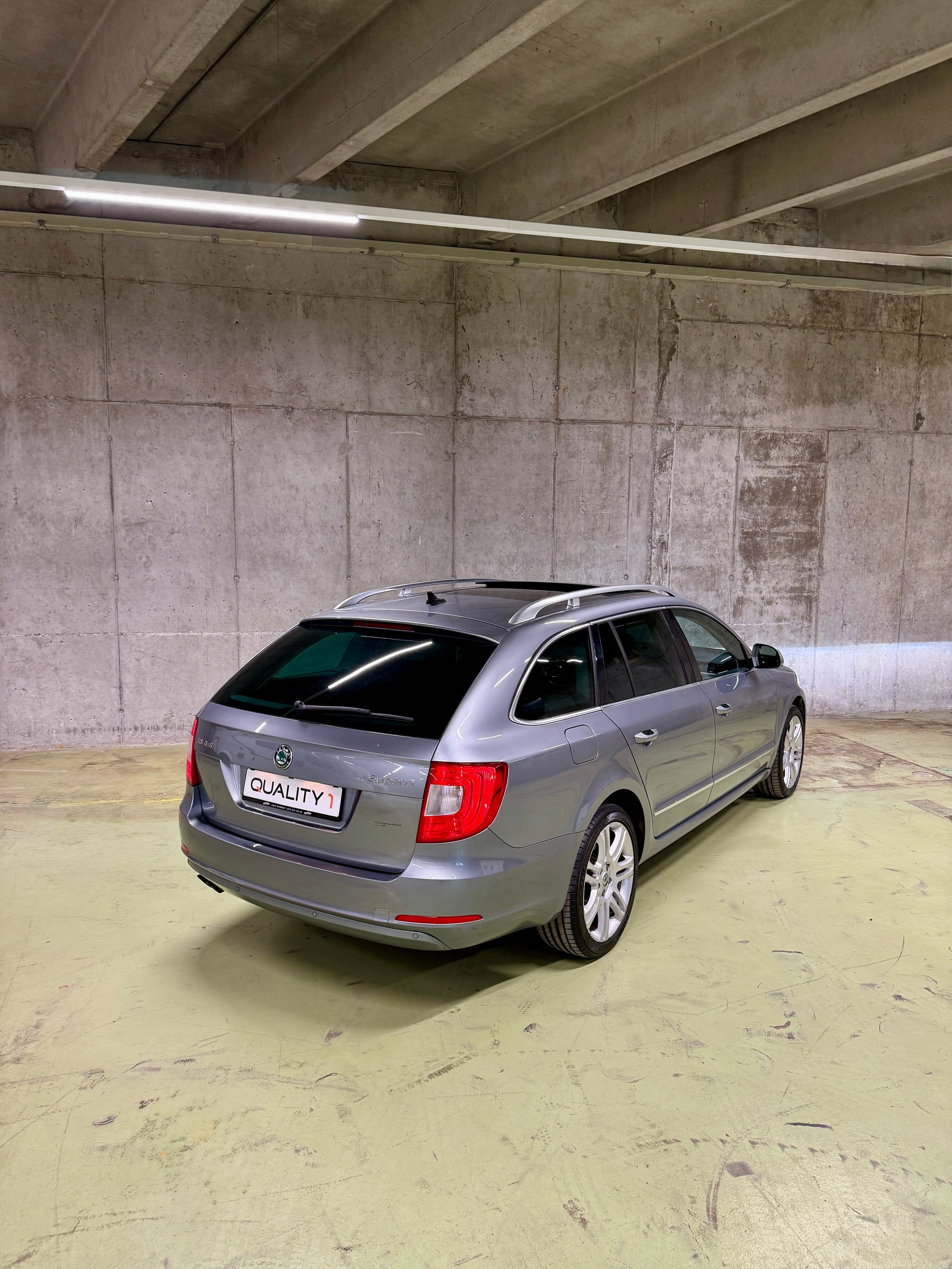 SKODA Superb Combi 2.0 TDi Elegance 4x4 DSG-image-4