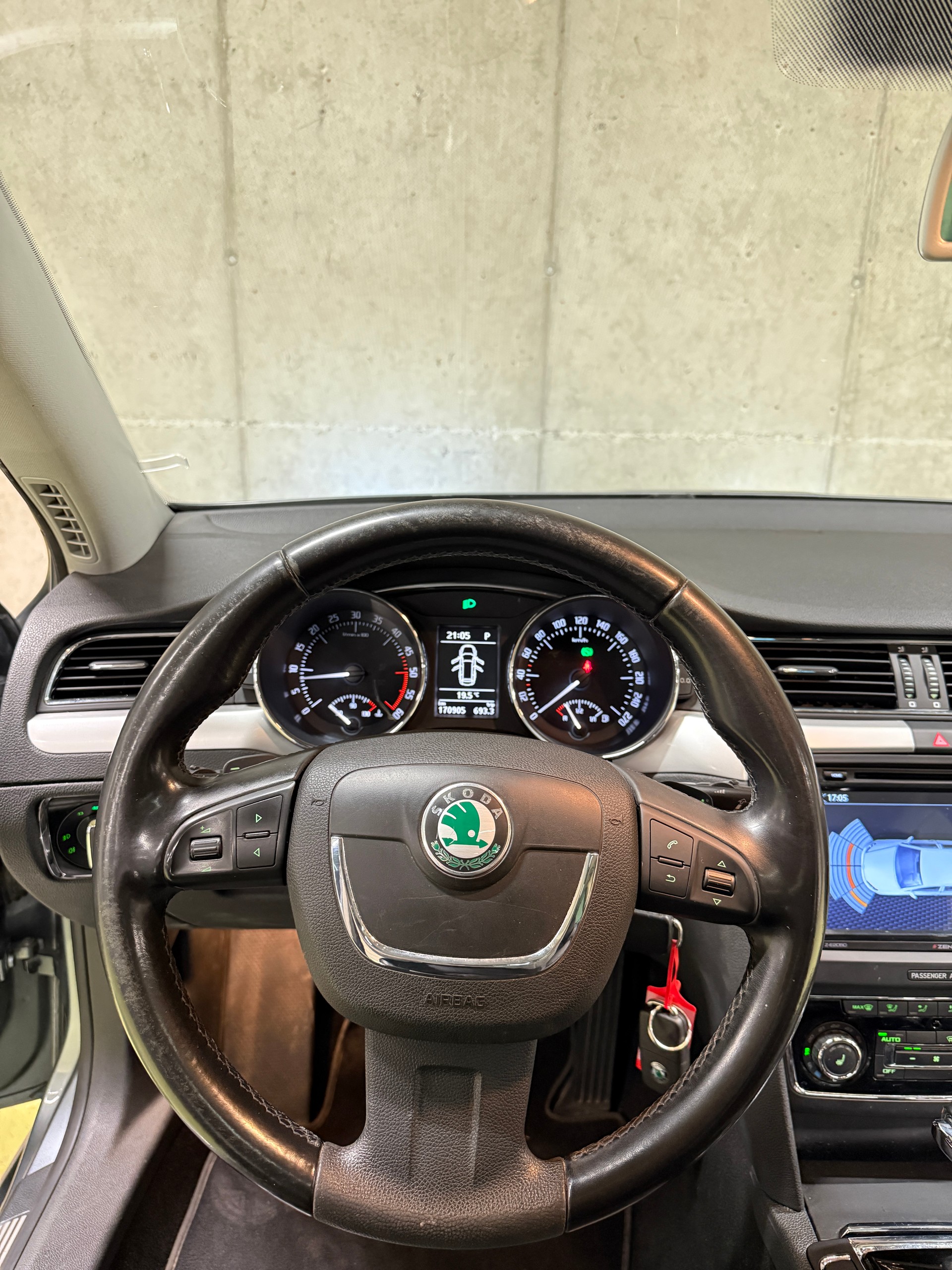 SKODA Superb Combi 2.0 TDi Elegance 4x4 DSG-image-13