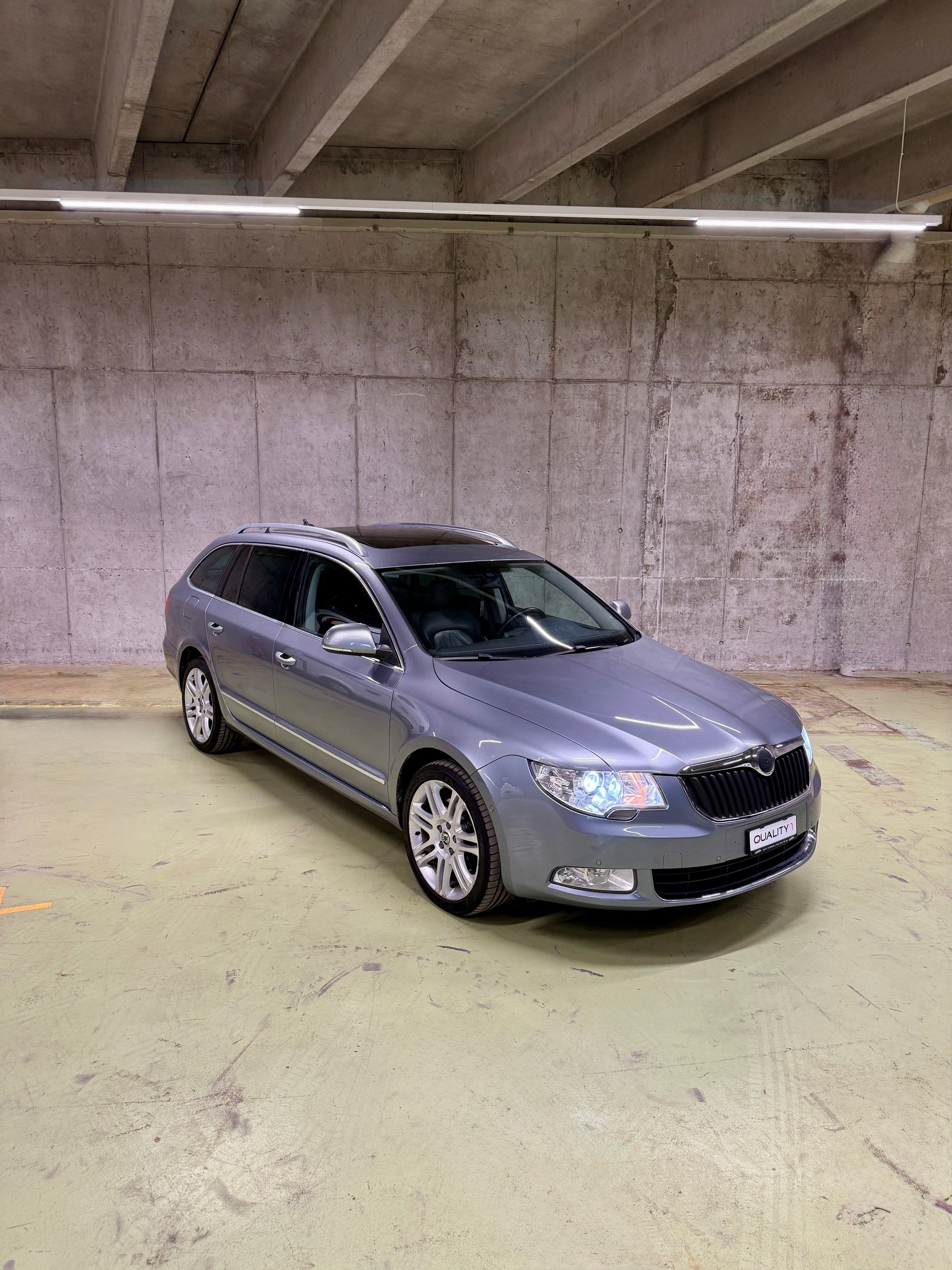 SKODA Superb Combi 2.0 TDi Elegance 4x4 DSG-image-2