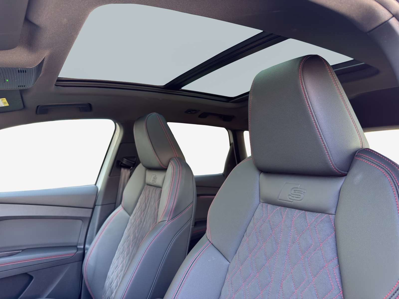 AUDI Q4 e-tron 55 quattro-image-14